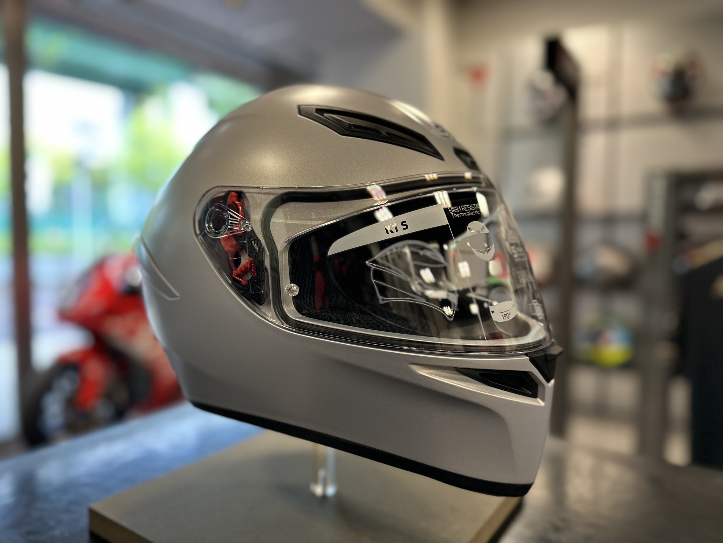 入荷情報】AGV K1 S 日本別注カラー “PRISMA SILVER” が入荷しました