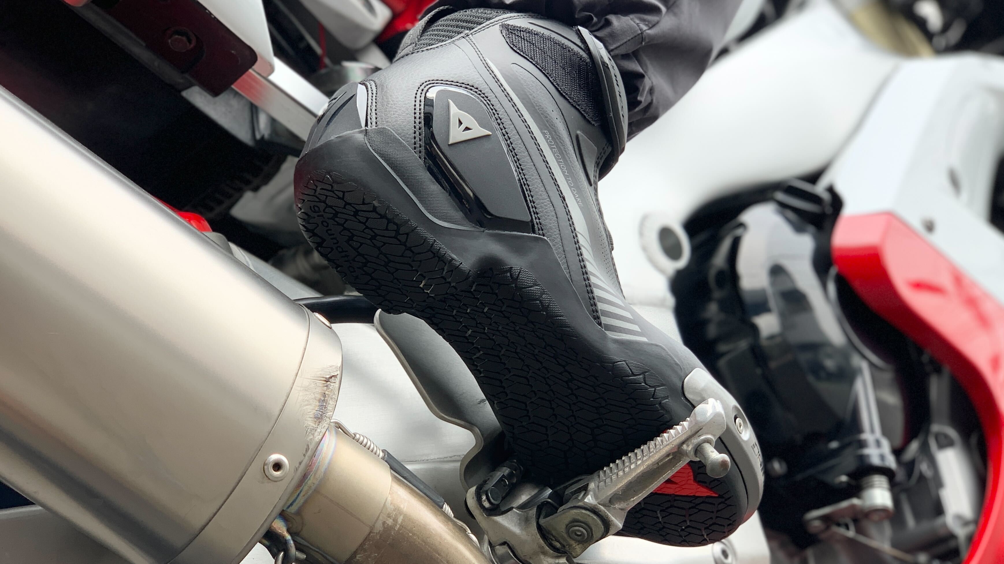 ストリート×レーシングの融合 SUPERYA SHOESで感じるバイクとの