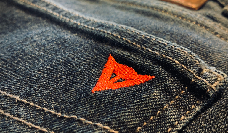 5-POCKET DENIM PANTS ロゴ