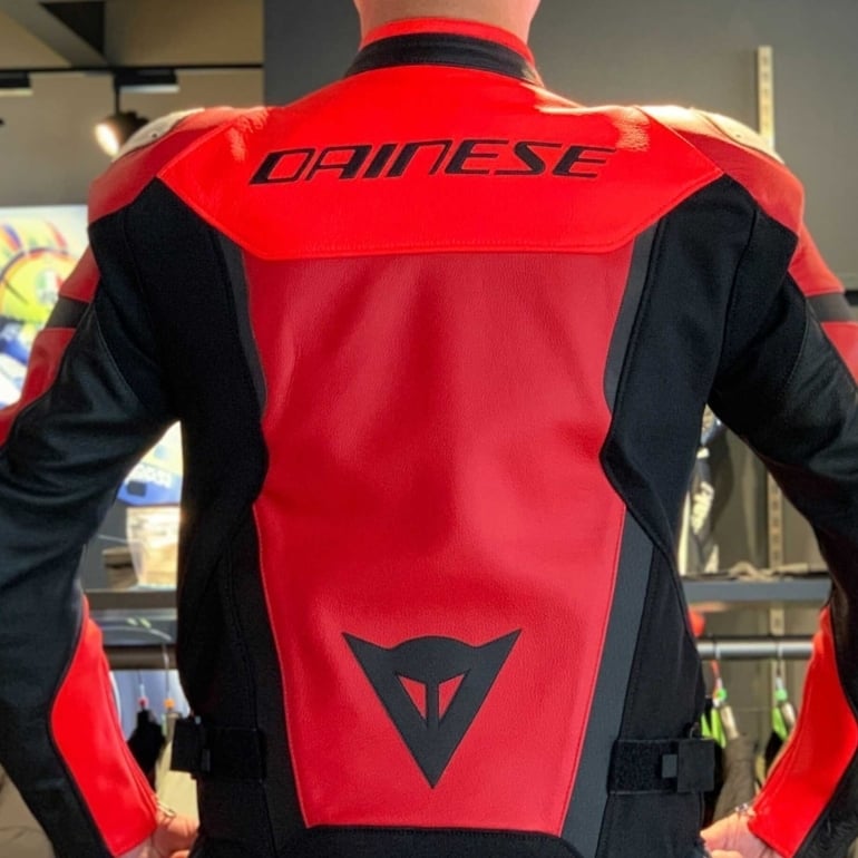 IPERATTIVA バックデザイン