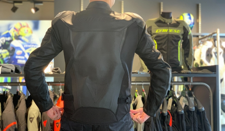 IPERATTIVA ブラック後