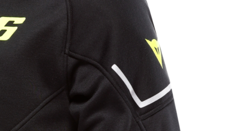 VR46フーディー2