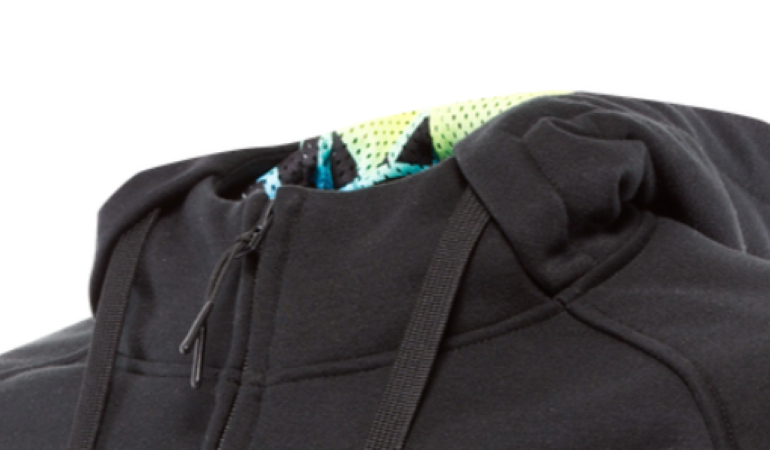 VR46フーディー4