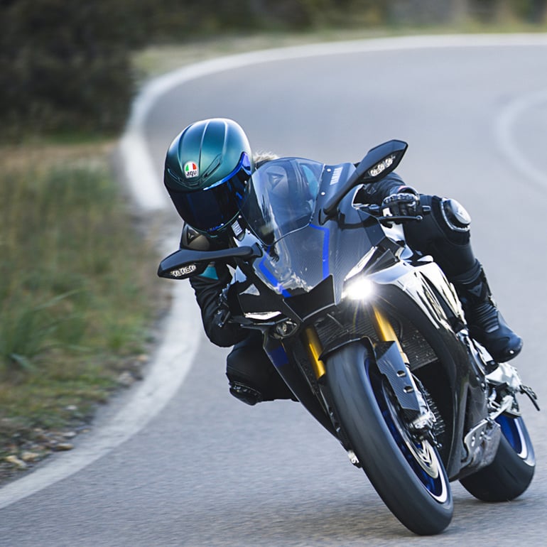 HMPU26_1_POST_K6_S_Lifestyle_petrolio_-_2-1920x0_NJ2VO8