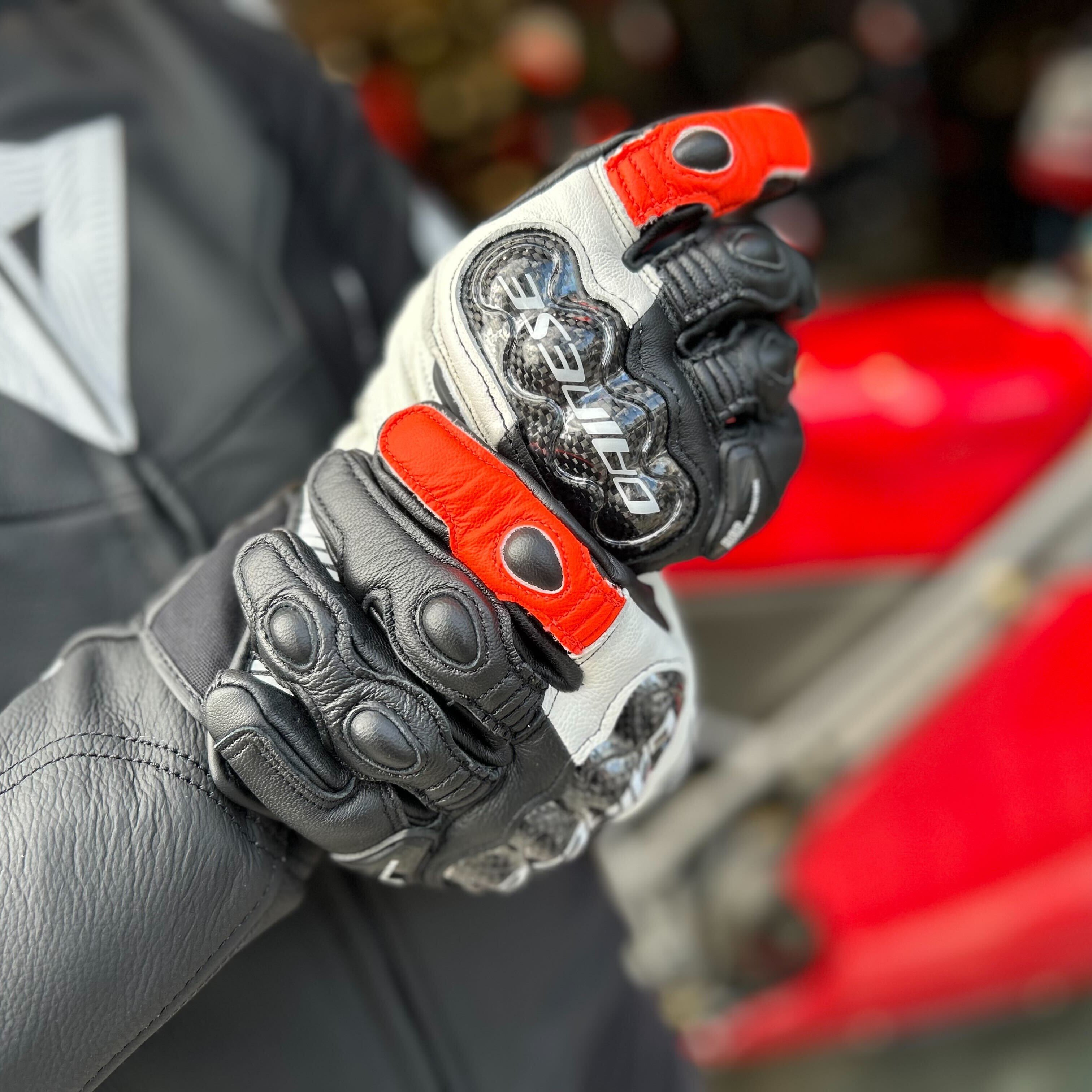 安全性もスタイルも両立したい女性ライダーへ。CARBON 4 LONG LADY