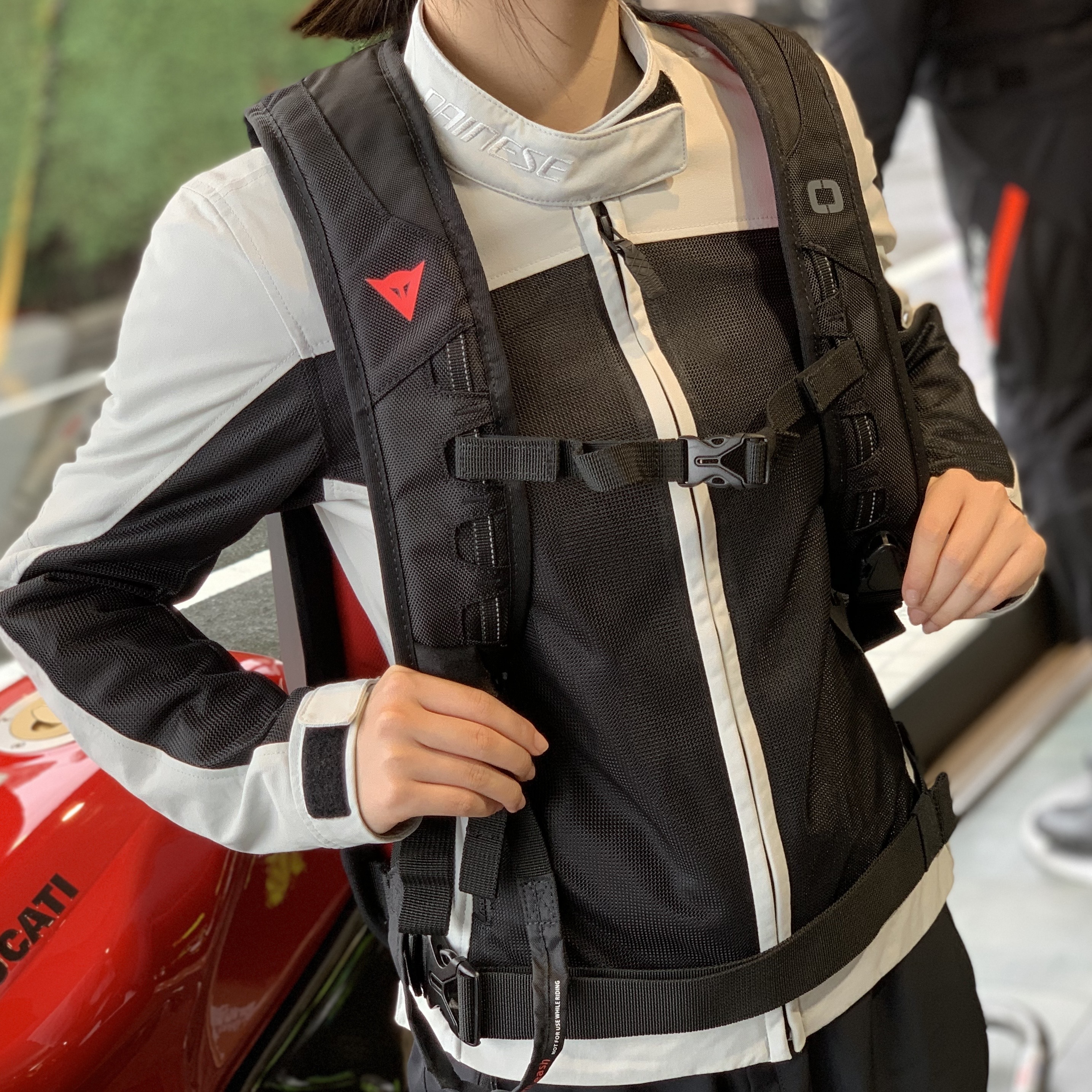 D-MACH 2 BACKPACKの魅力 | ライダーの背中を彩るエアロダイナミック