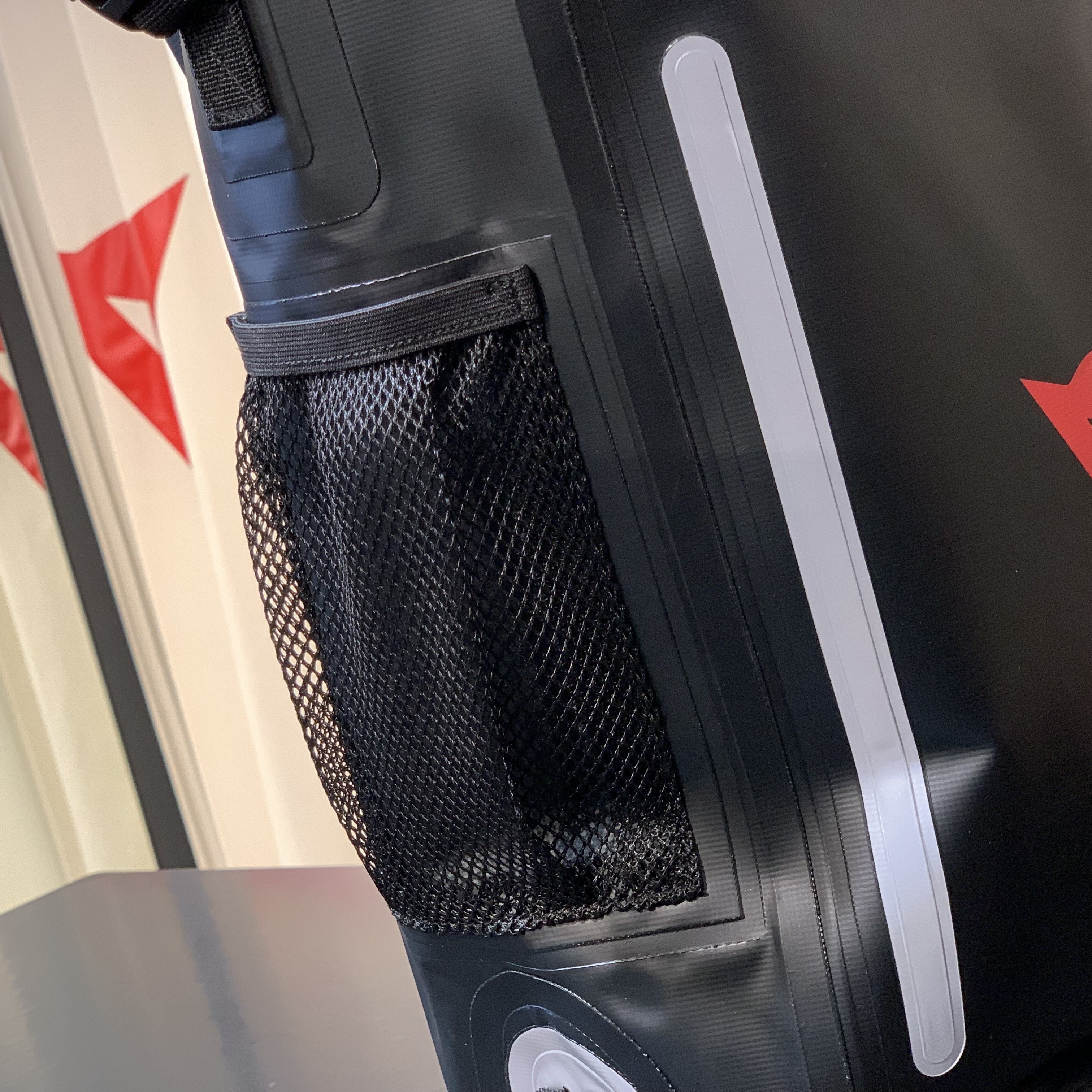 ツーリングと日常を支える防水バックパック EXPLORER WP BACKPACK 15L