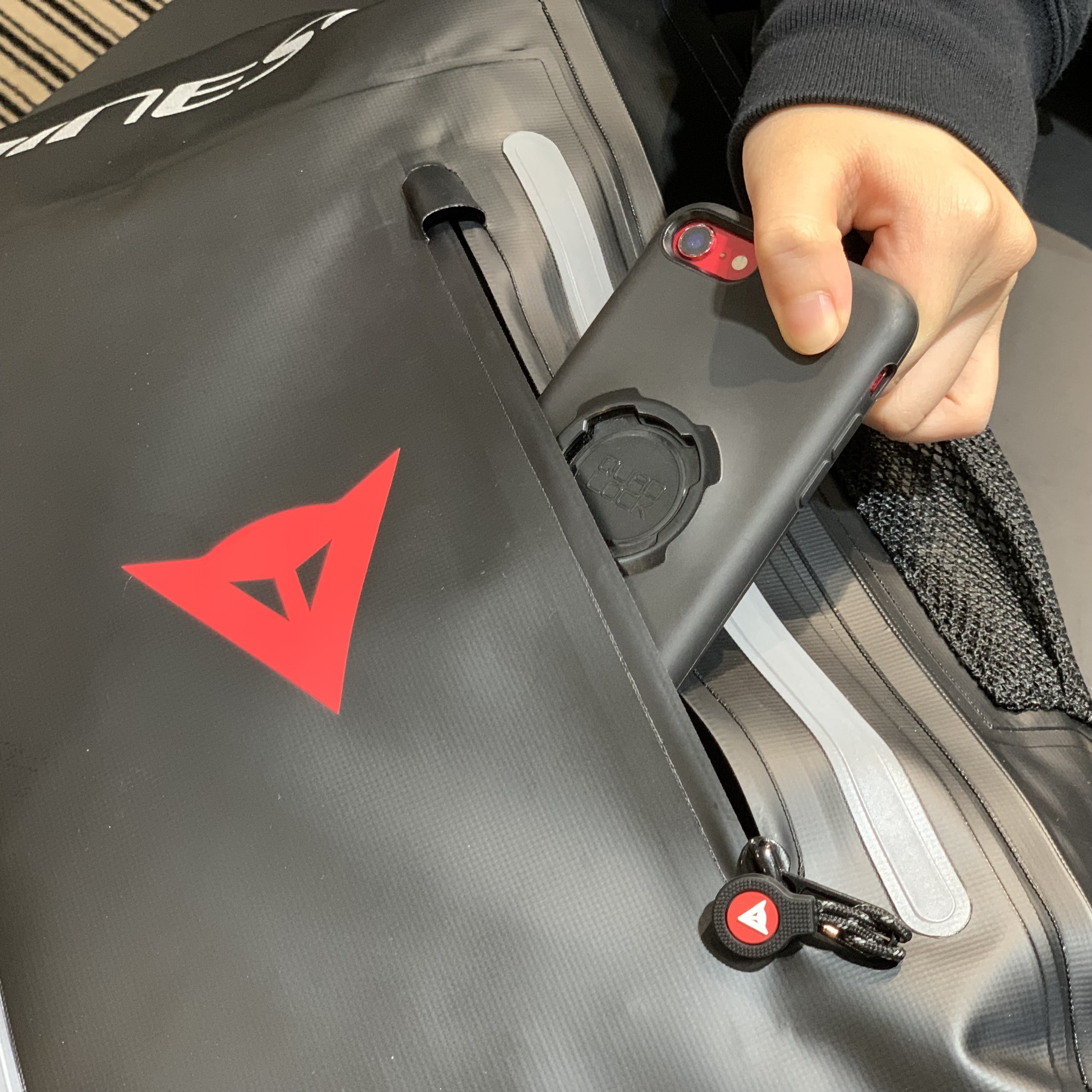 ツーリングと日常を支える防水バックパック EXPLORER WP BACKPACK 15L