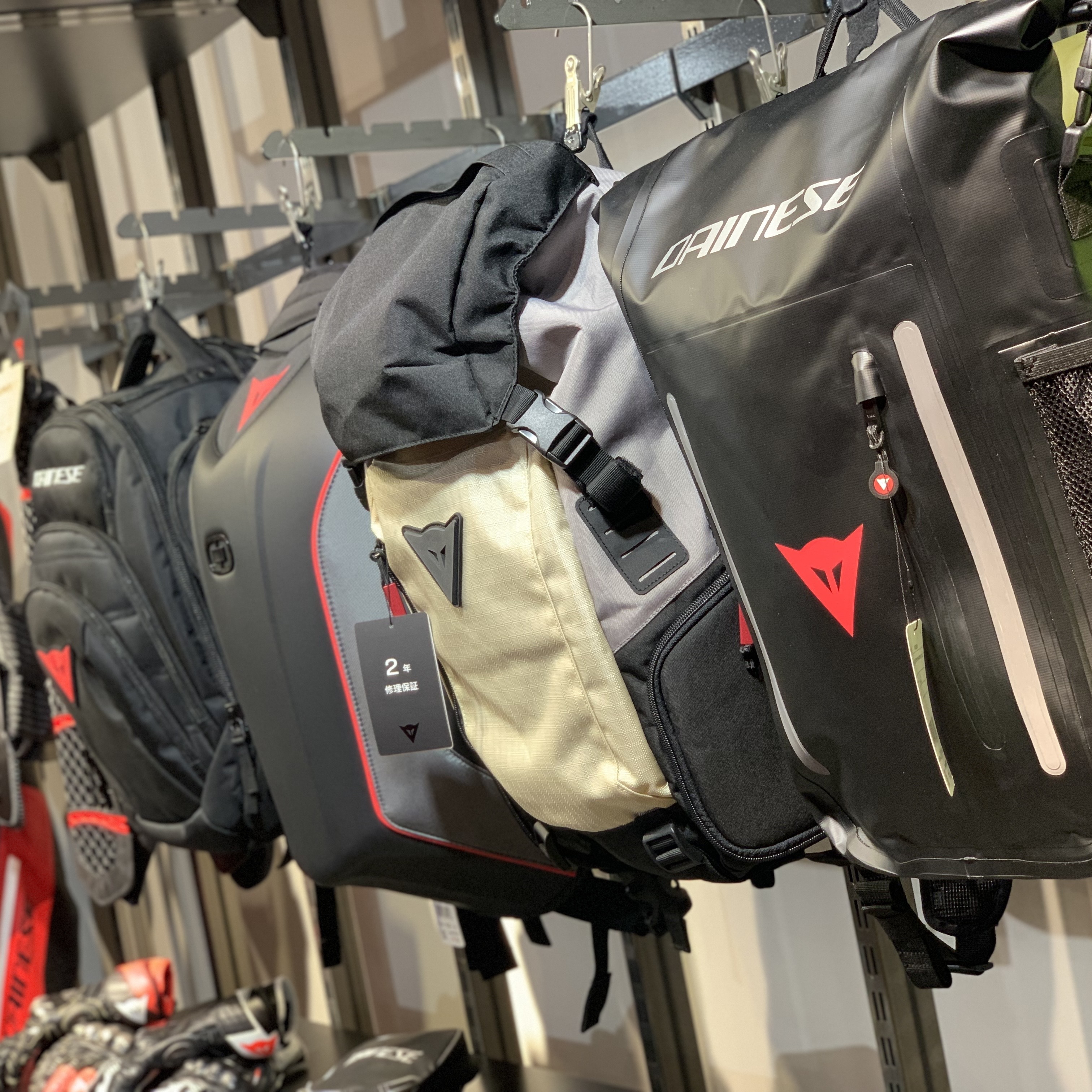 ツーリングと日常を支える防水バックパック EXPLORER WP BACKPACK 15L