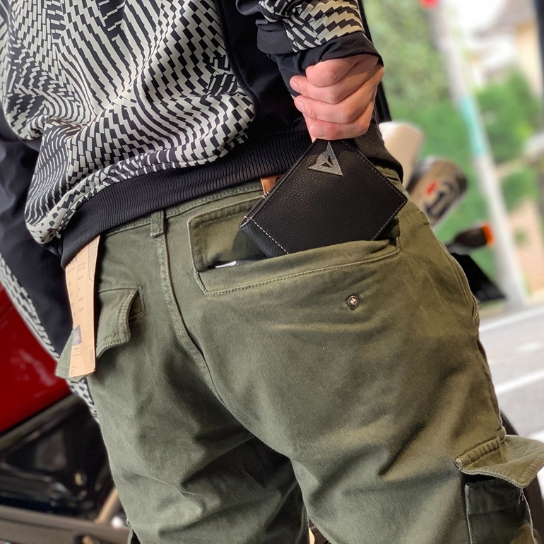 【最新モデル】DAINESE カーゴ・スリム・テーパードパンツ ストレッチ34’ ライディングに知的なスタイルをプラスする - 