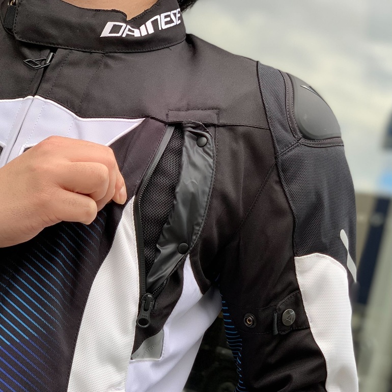 冬の静寂の中で、熱い鼓動を。 新作ジャケットSUPER SPRINT D-DRY