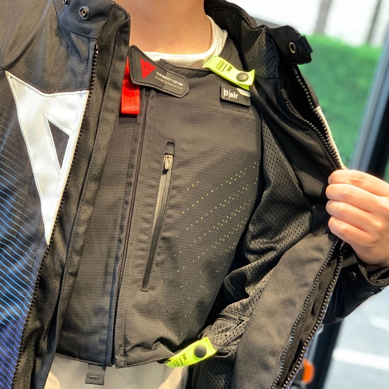 冬の静寂の中で、熱い鼓動を。 新作ジャケットSUPER SPRINT D-DRY