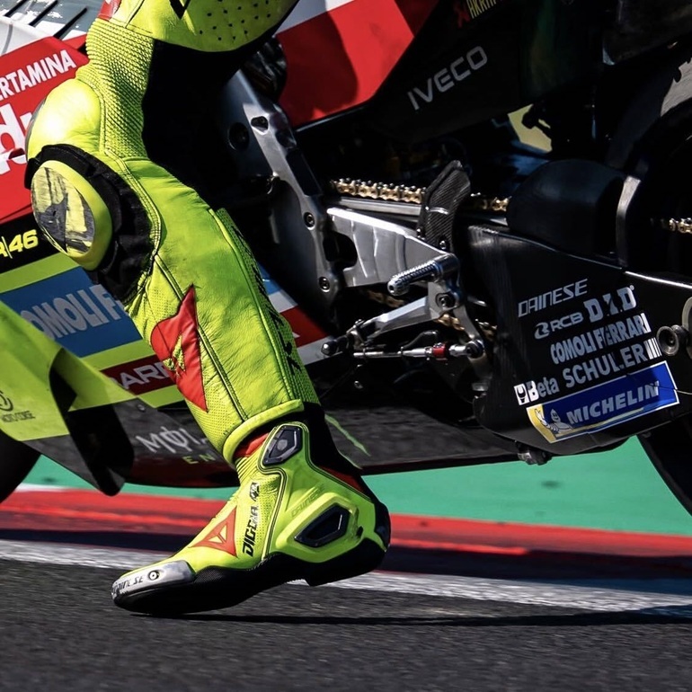 誰もが目を奪われる圧倒的な美しさ 常識を覆す待望のTORQUE 4 BOOTSの