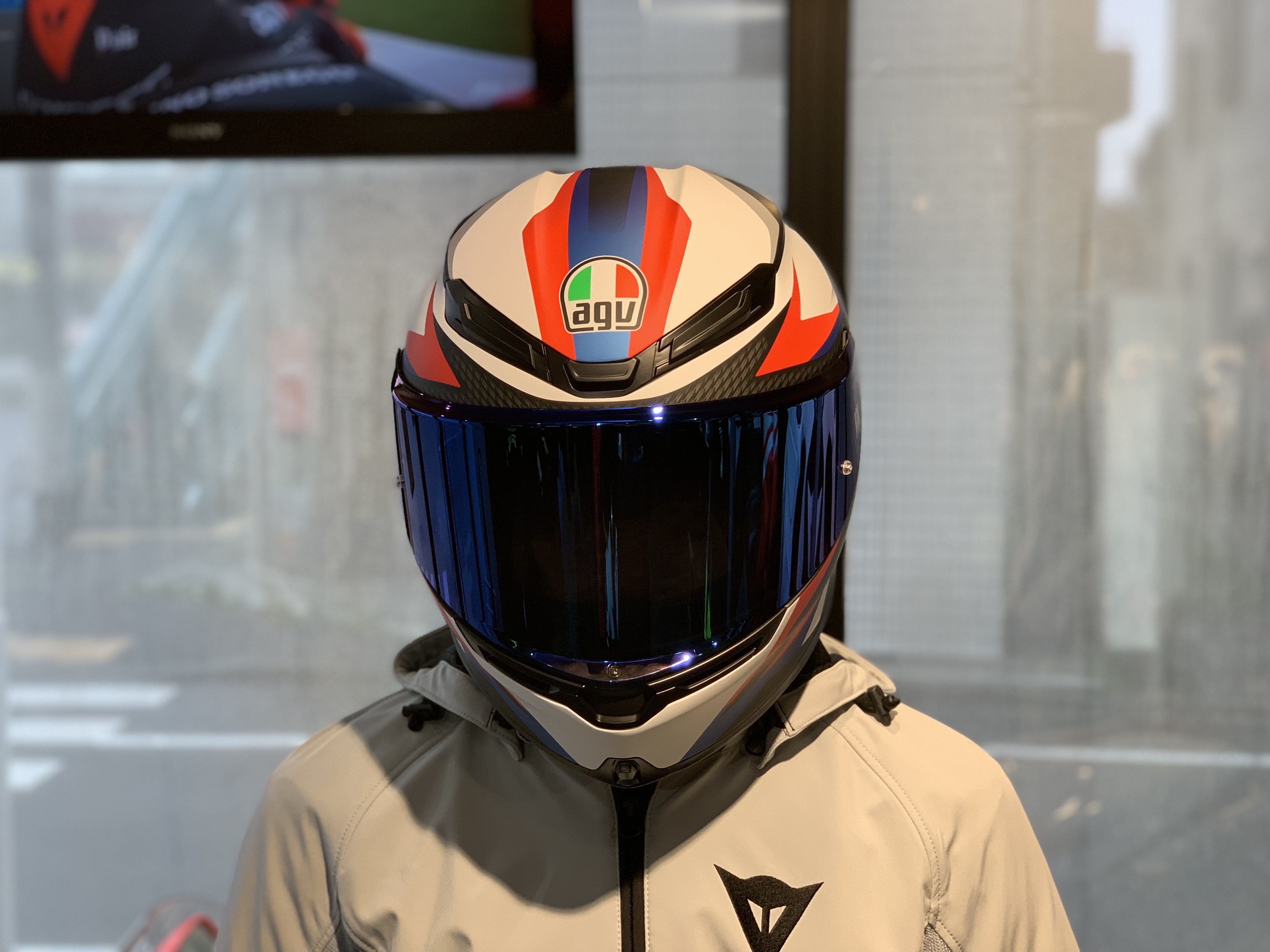 その軽さはバイクライフに革命をもたらす。AGVの最軽量ヘルメット”K6 S