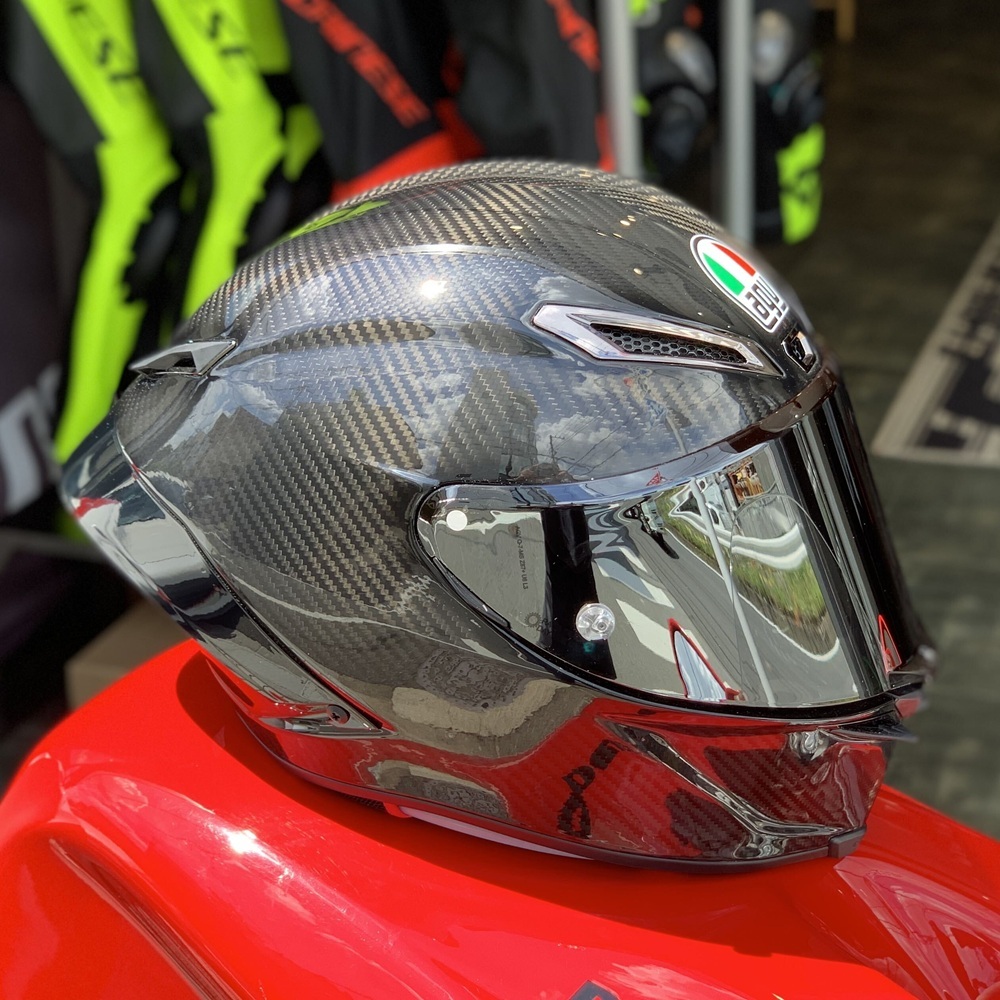 PISTA GP RRの人気ソリッドカラーが再入荷！ 最高峰ヘルメットが