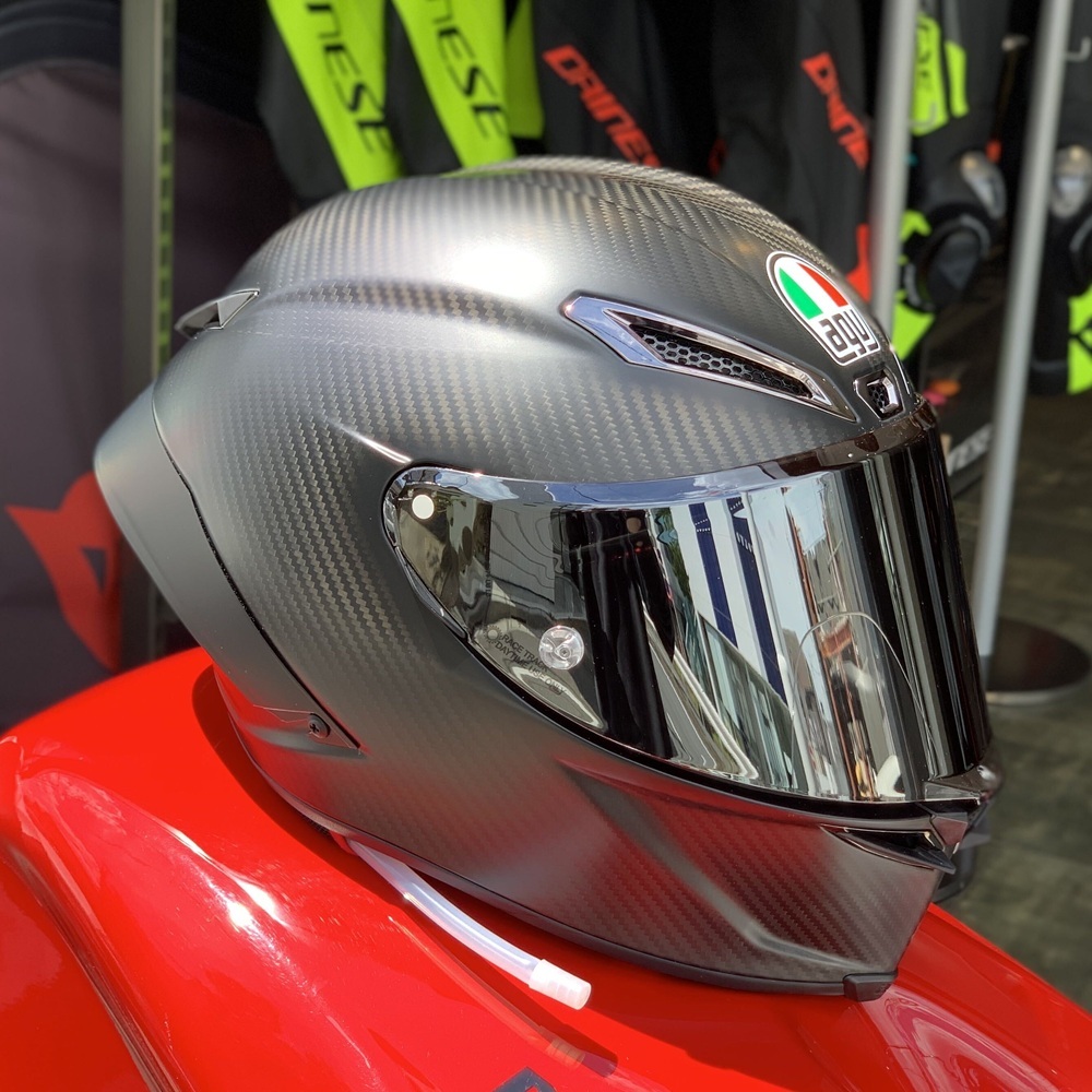 PISTA GP RRの人気ソリッドカラーが再入荷！ 最高峰ヘルメットが
