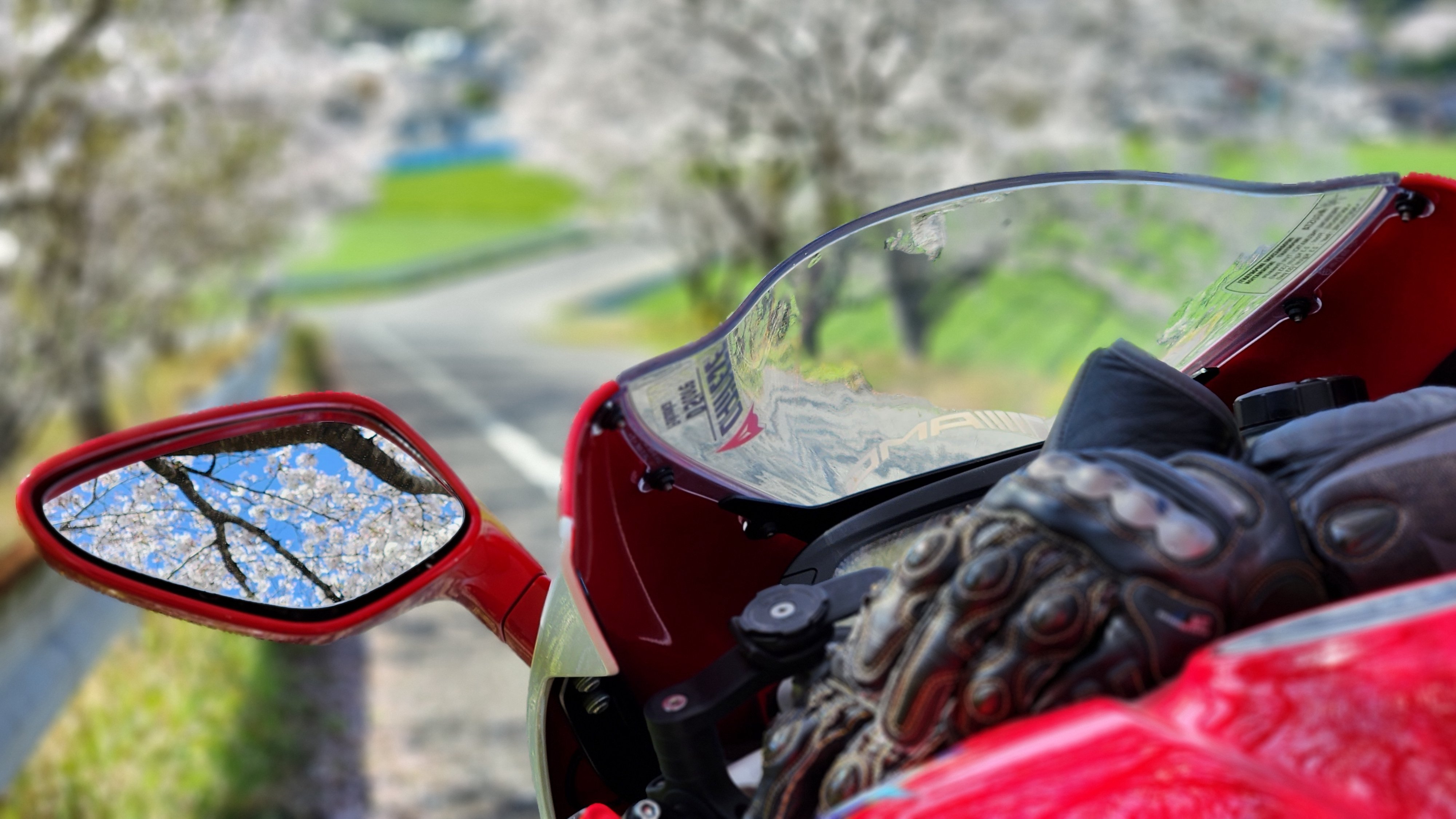多くのライダーの悩みを解決してきた定番3シーズンジャケット