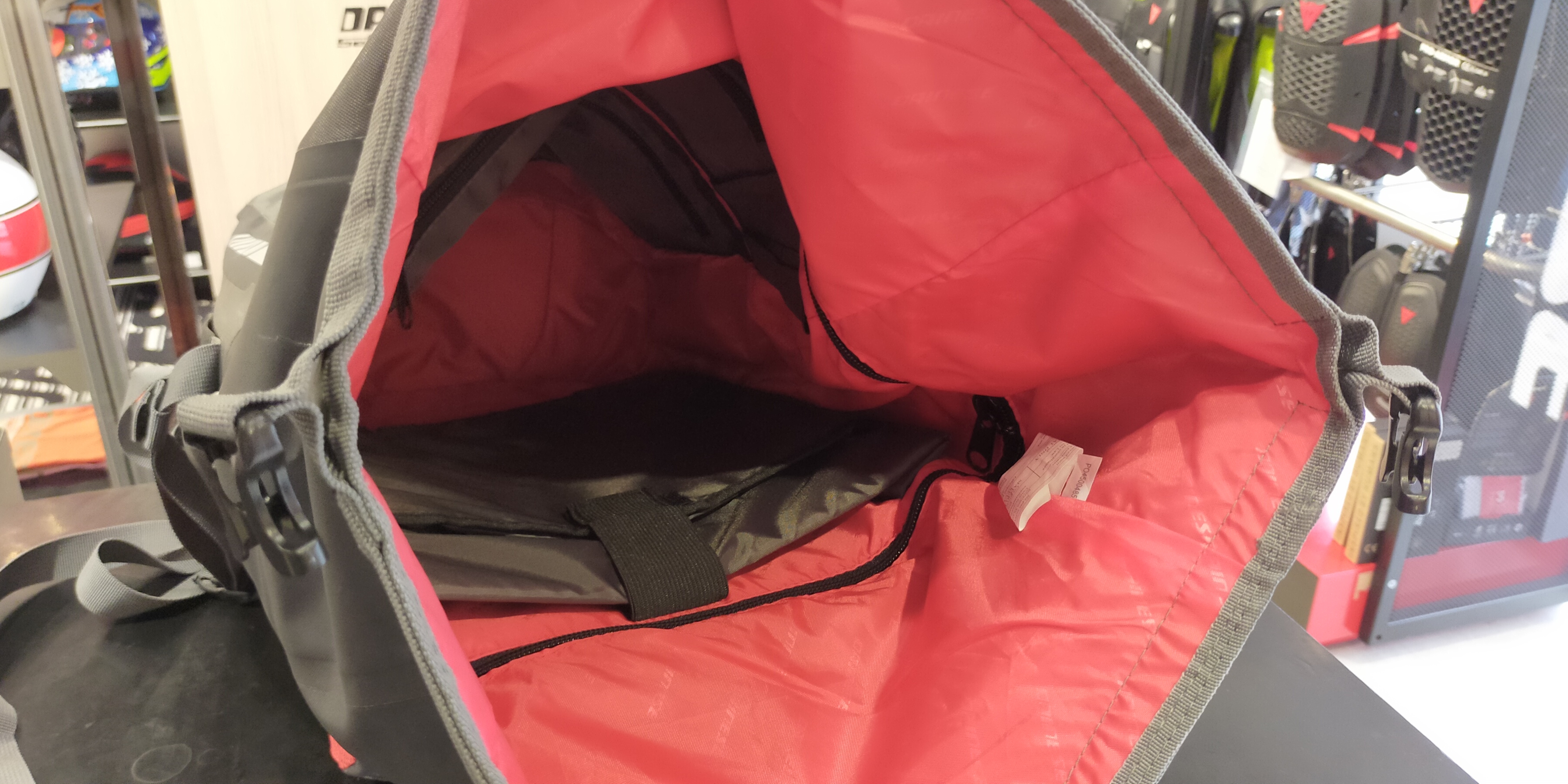 完全防水のバックパック【D-ELEMENTS BACKPACK】