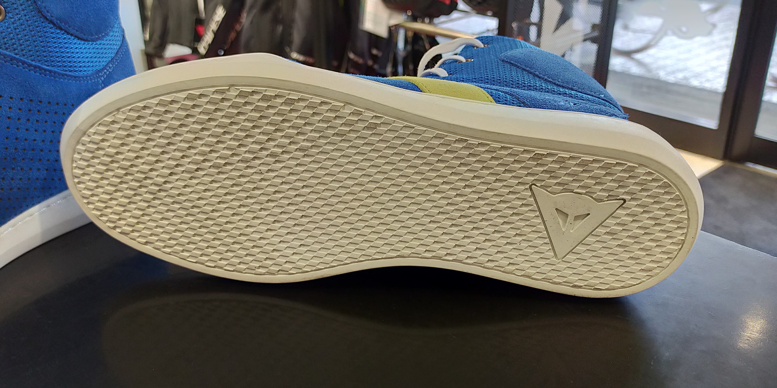 ダイネーゼ　YORK AIR SHOES 26.5 Dainese York Air Shoes Review at SpeedAddicts.com - YouTube