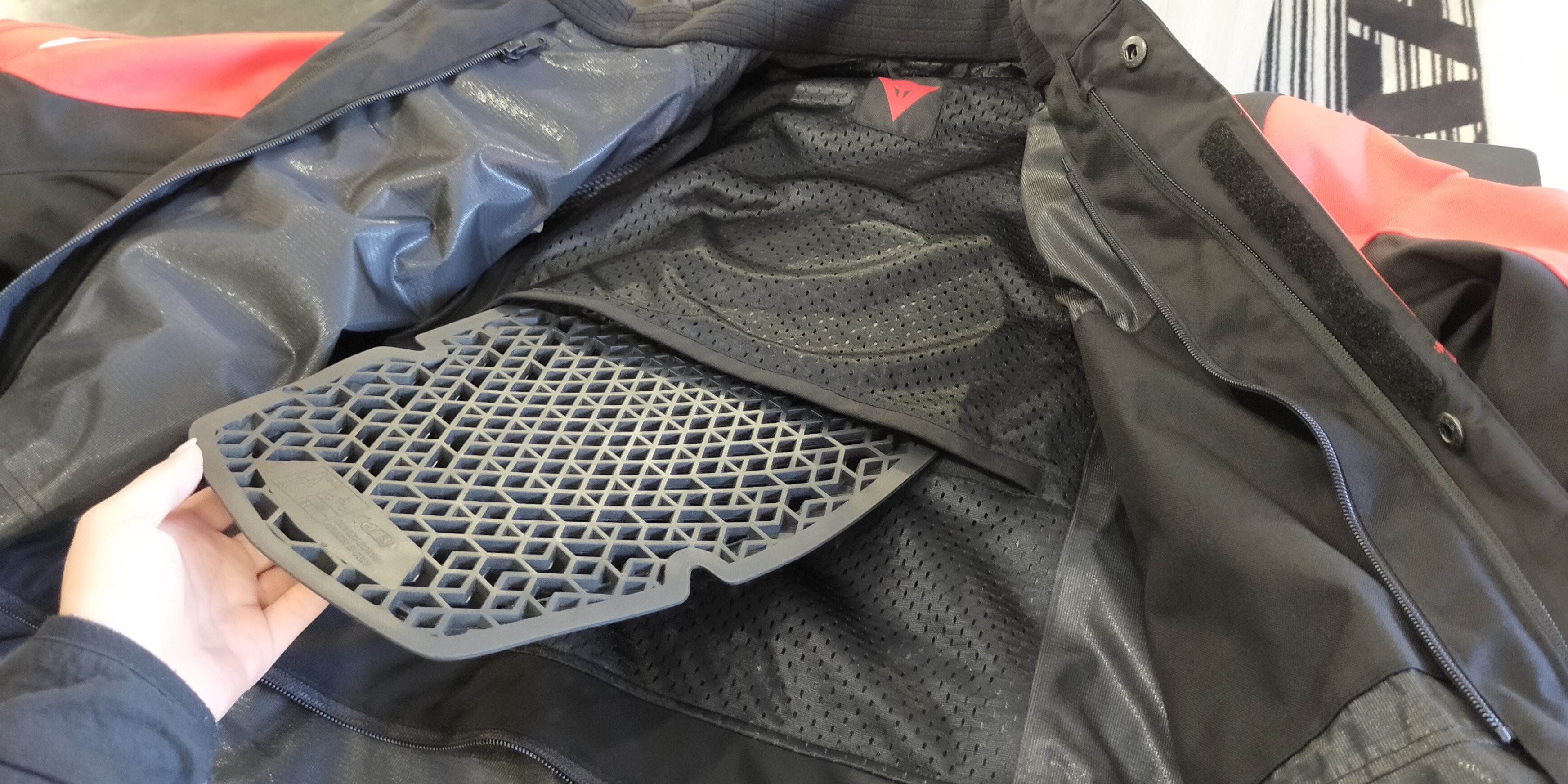 秋冬の定番ジャケット【LAGUNA SECA 3 D-DRY®JACKET】
