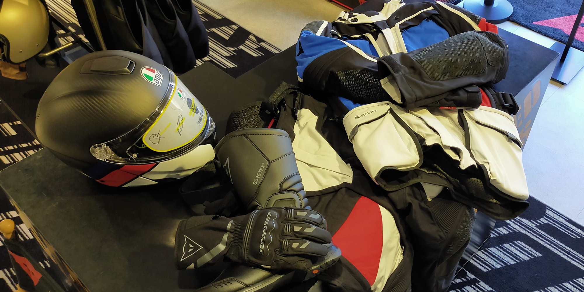 AGV SPORTMODULAR」新色入荷致しております