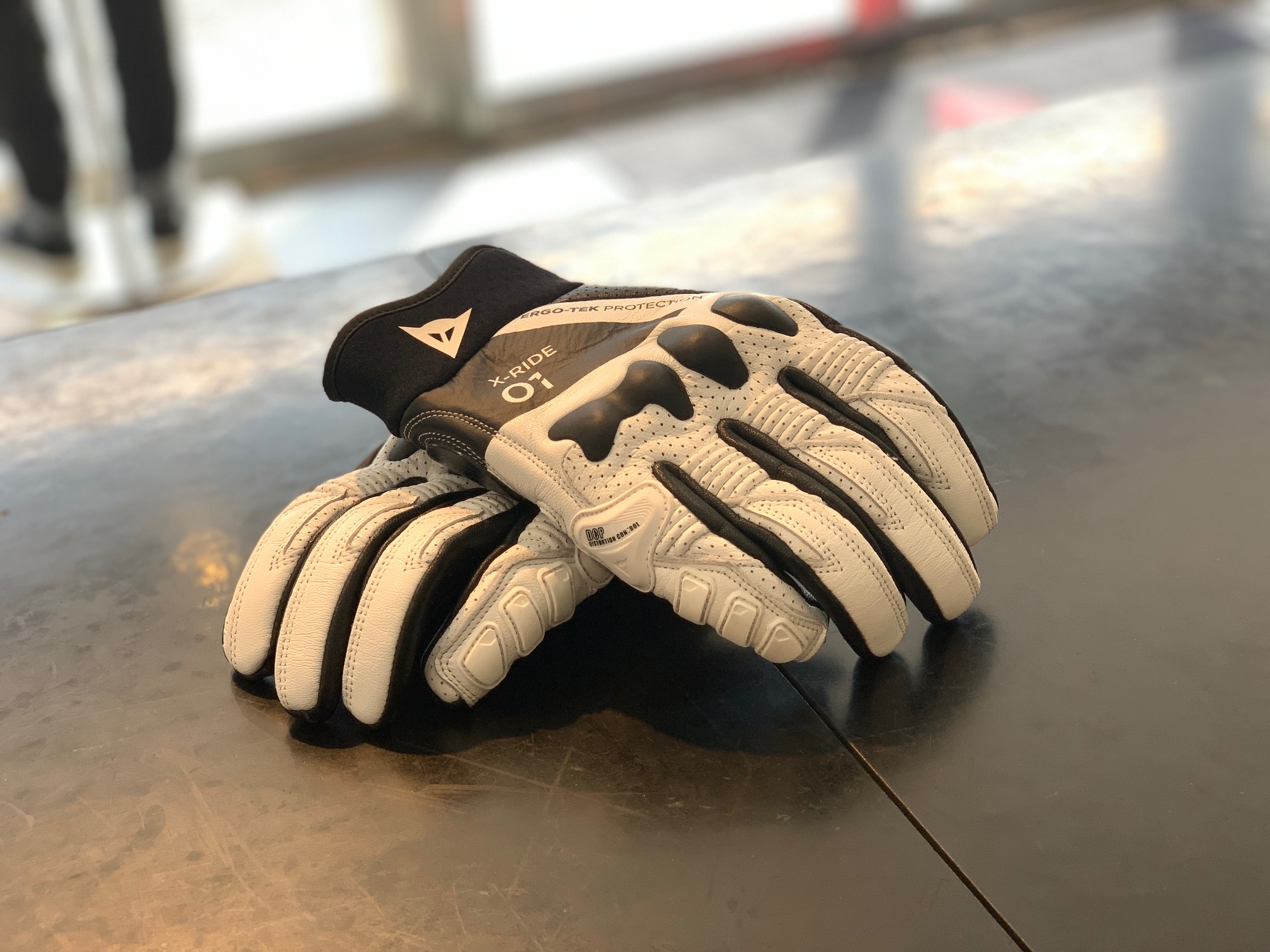 2種類選べる 新品 ダイネーゼ レザーグローブ X-RIDE GLOVES Lサイズ