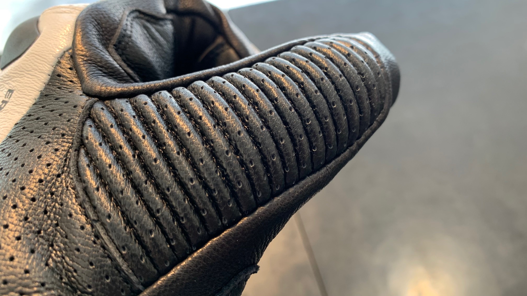 X-RIDE ブラックレザーグローブ　新品 安全性と快適性を融合させた新作レザーグローブ【X-RIDE 】