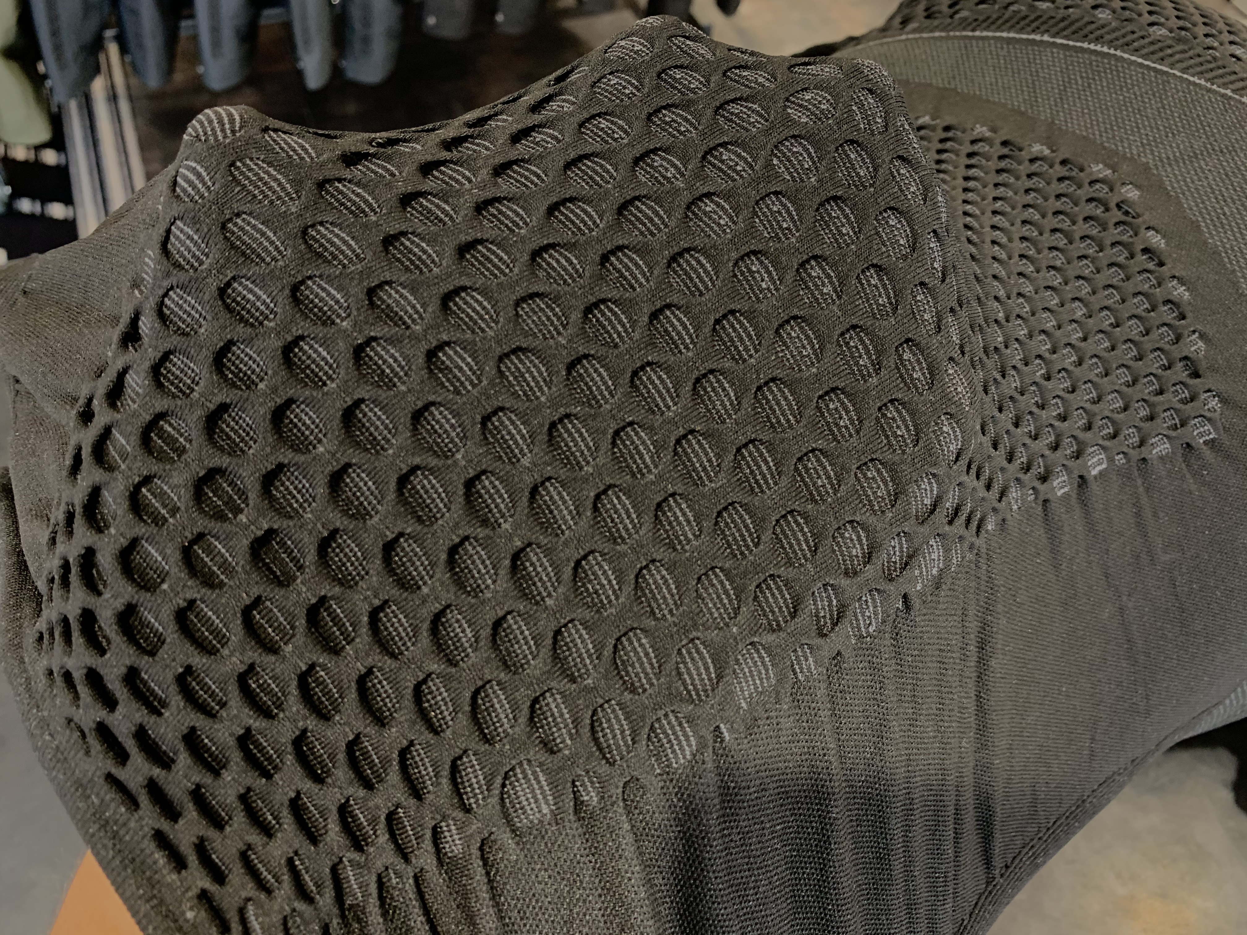 寒い冬を乗り切る高機能のインナー【D-CORE THERMO TEE LS】