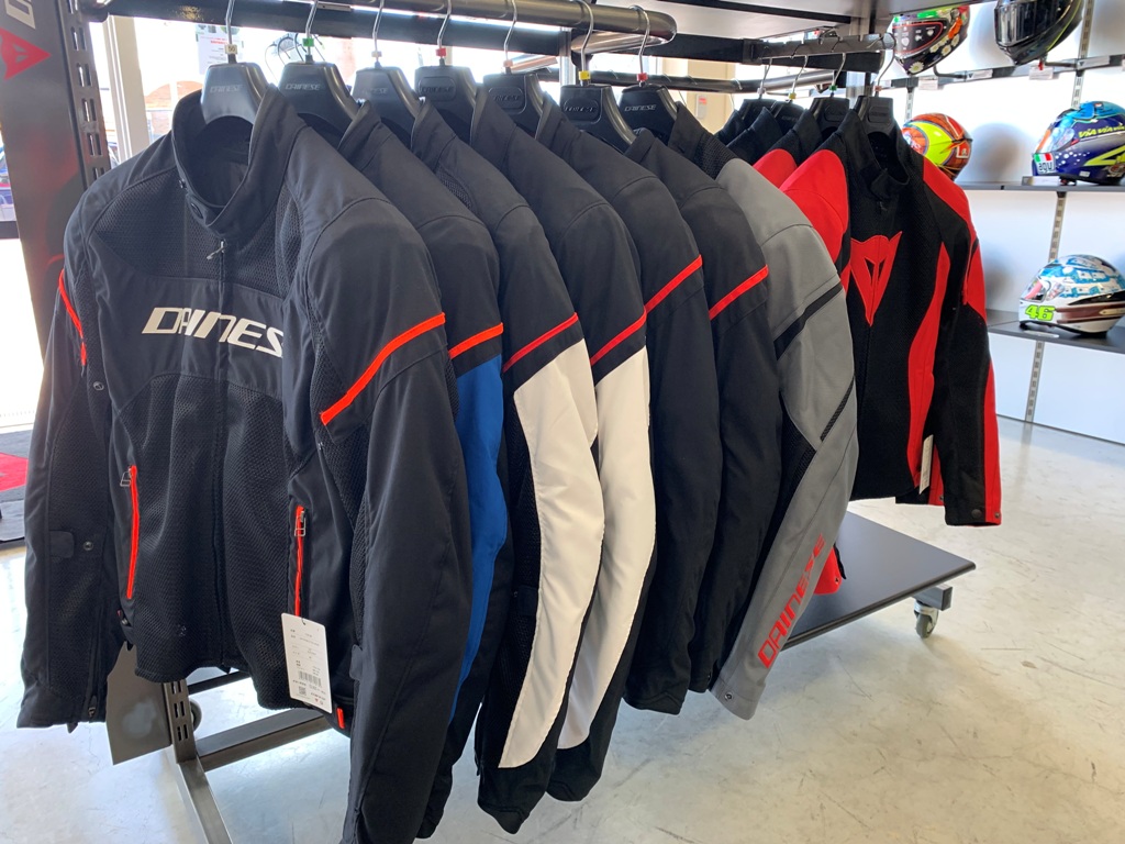 幅広い季節で快適にレザージャケットを【MERAK LEATHER JACKET】