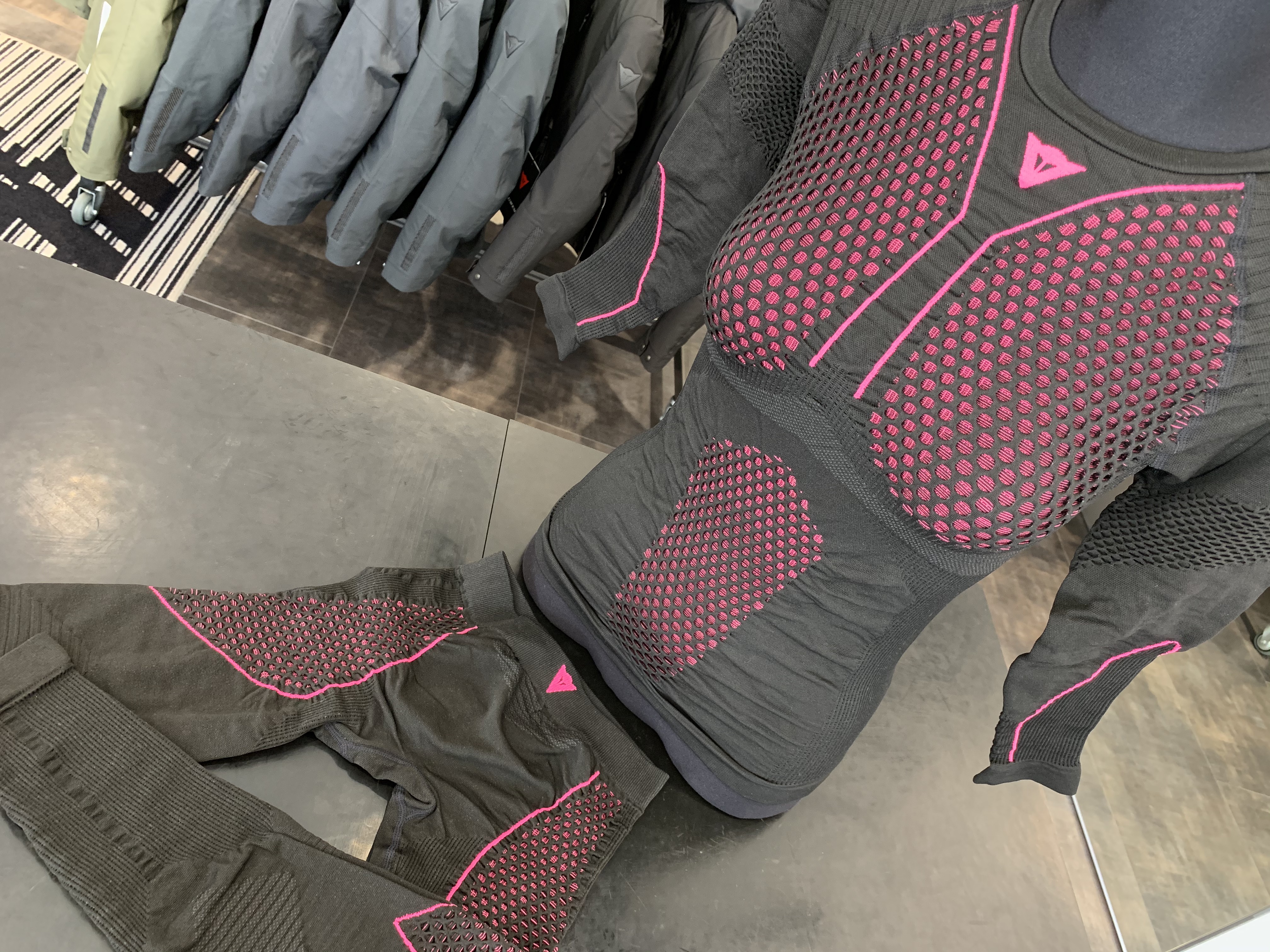 寒い冬を乗り切る高機能のインナー【D-CORE THERMO TEE LS】