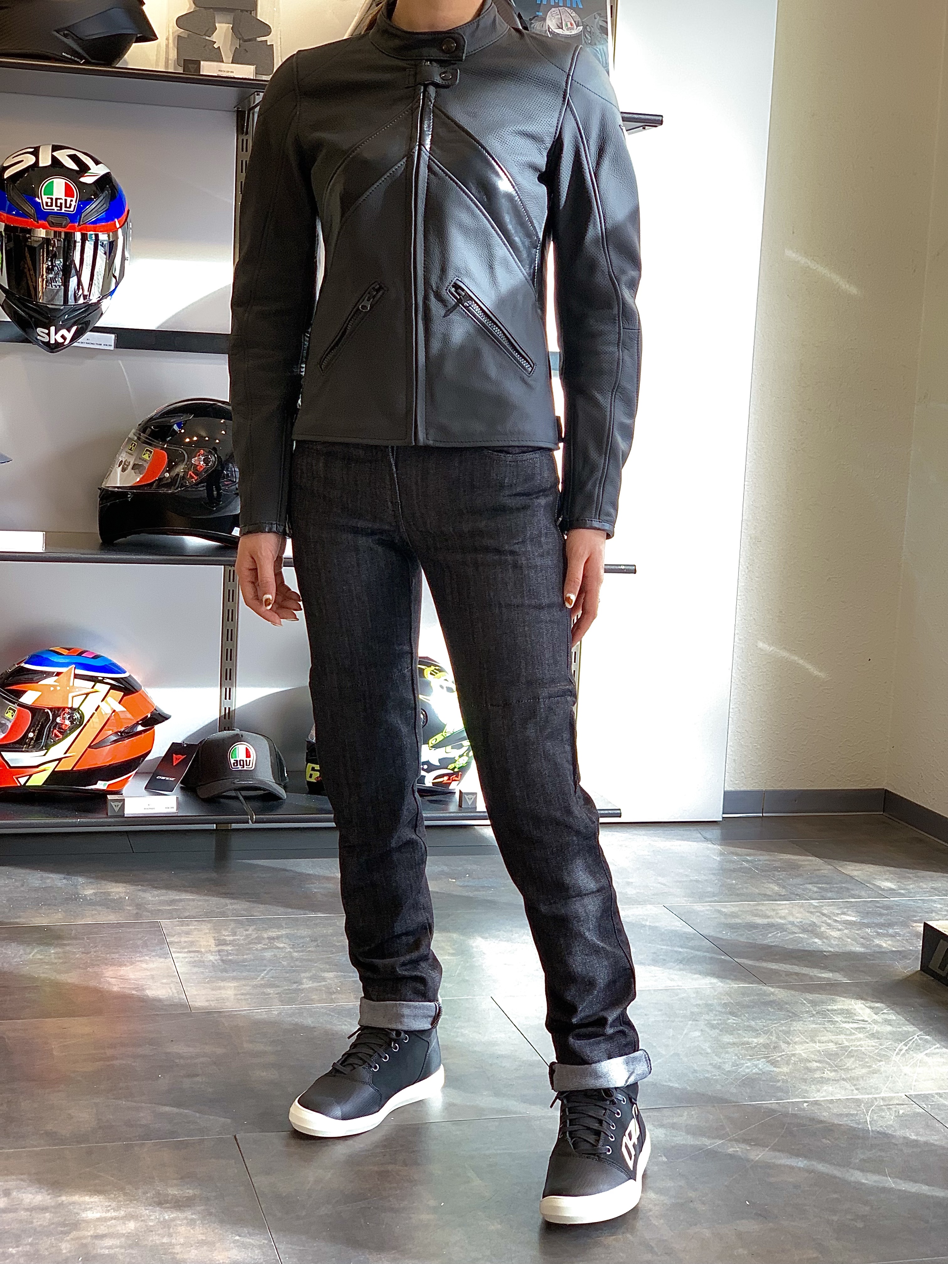 女性ライダーにおすすめのカジュアルレザーコーデとサイズ感のご紹介