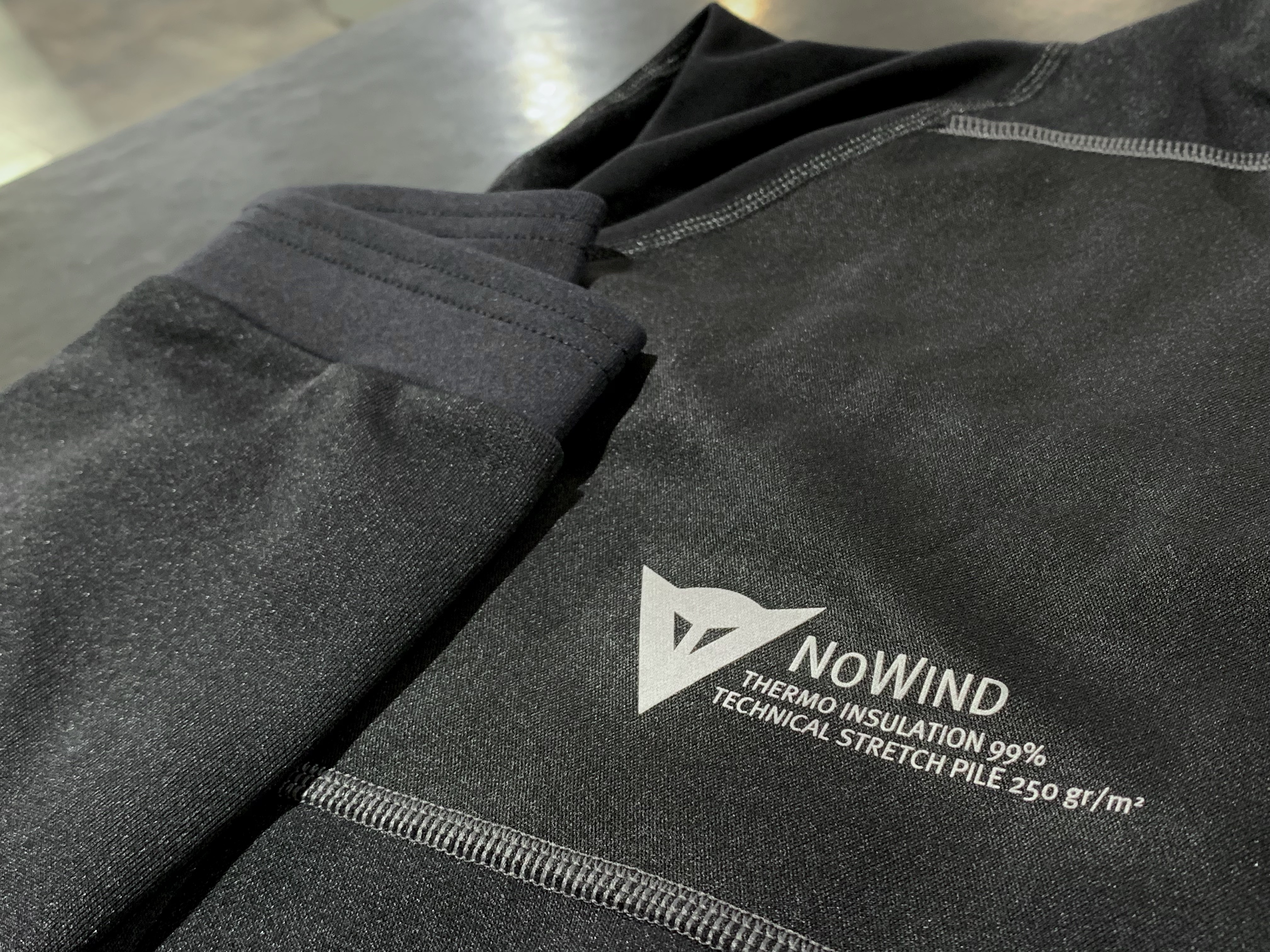 冬のライディングに欠かせない高い保温性を持つテクニカルインナーのご紹介