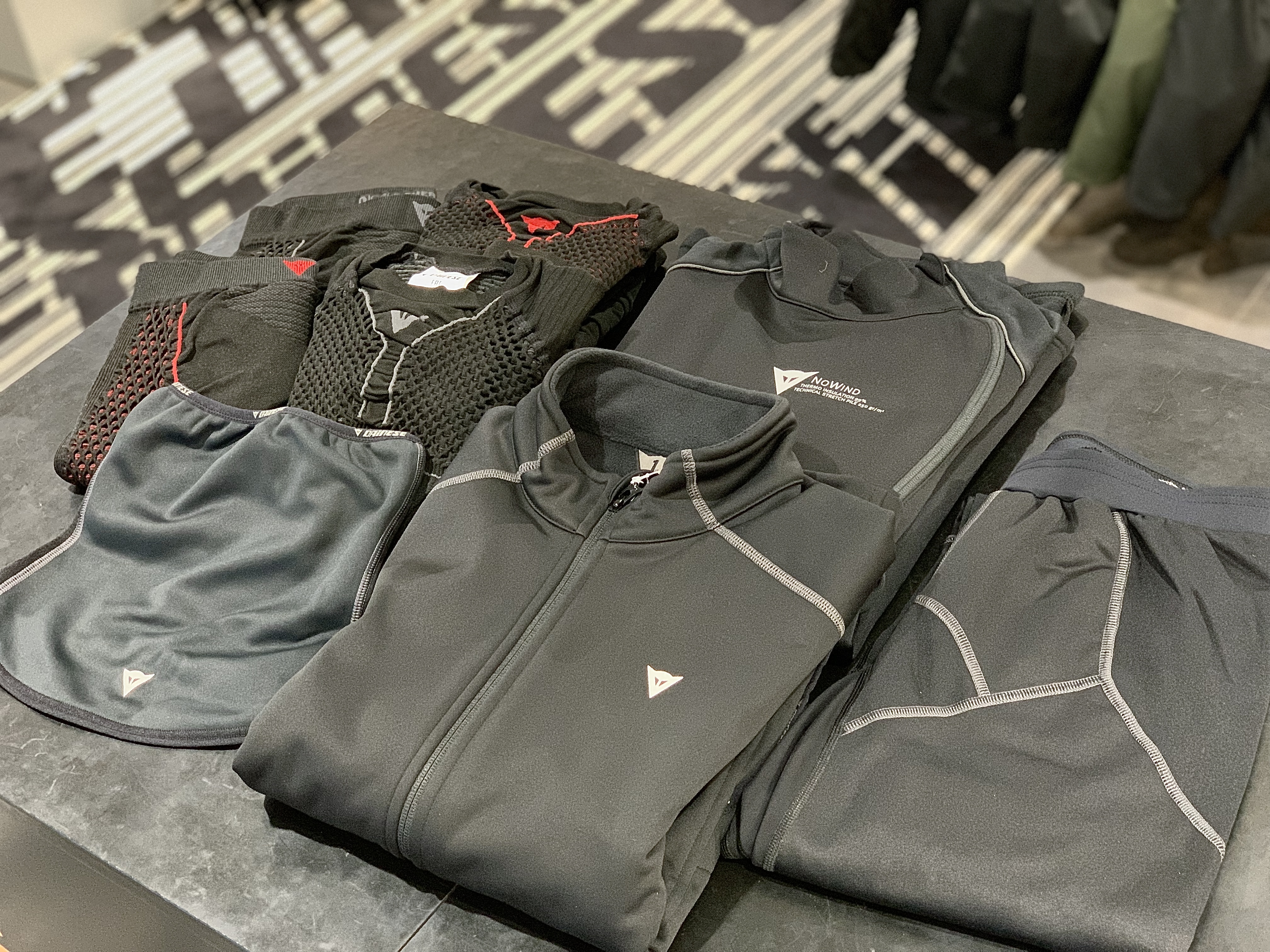 冬のライディングに欠かせない高い保温性を持つテクニカルインナーのご紹介