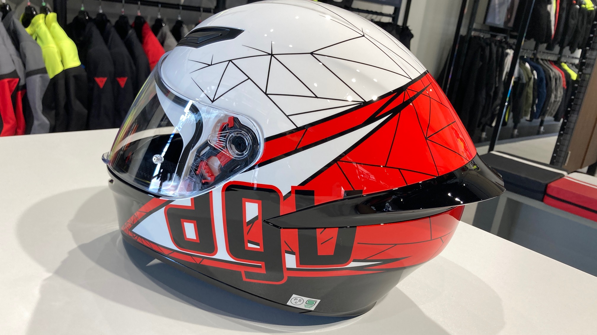 AGV K1】赤を貴重とした新しいカラーが3種類入荷しました