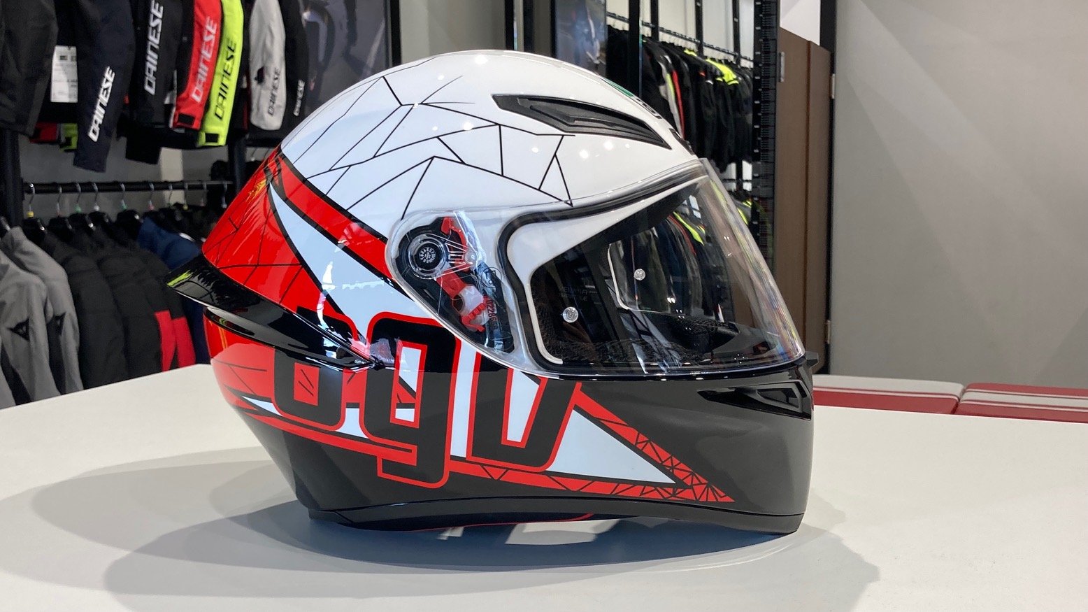 AGV K1】赤を貴重とした新しいカラーが3種類入荷しました