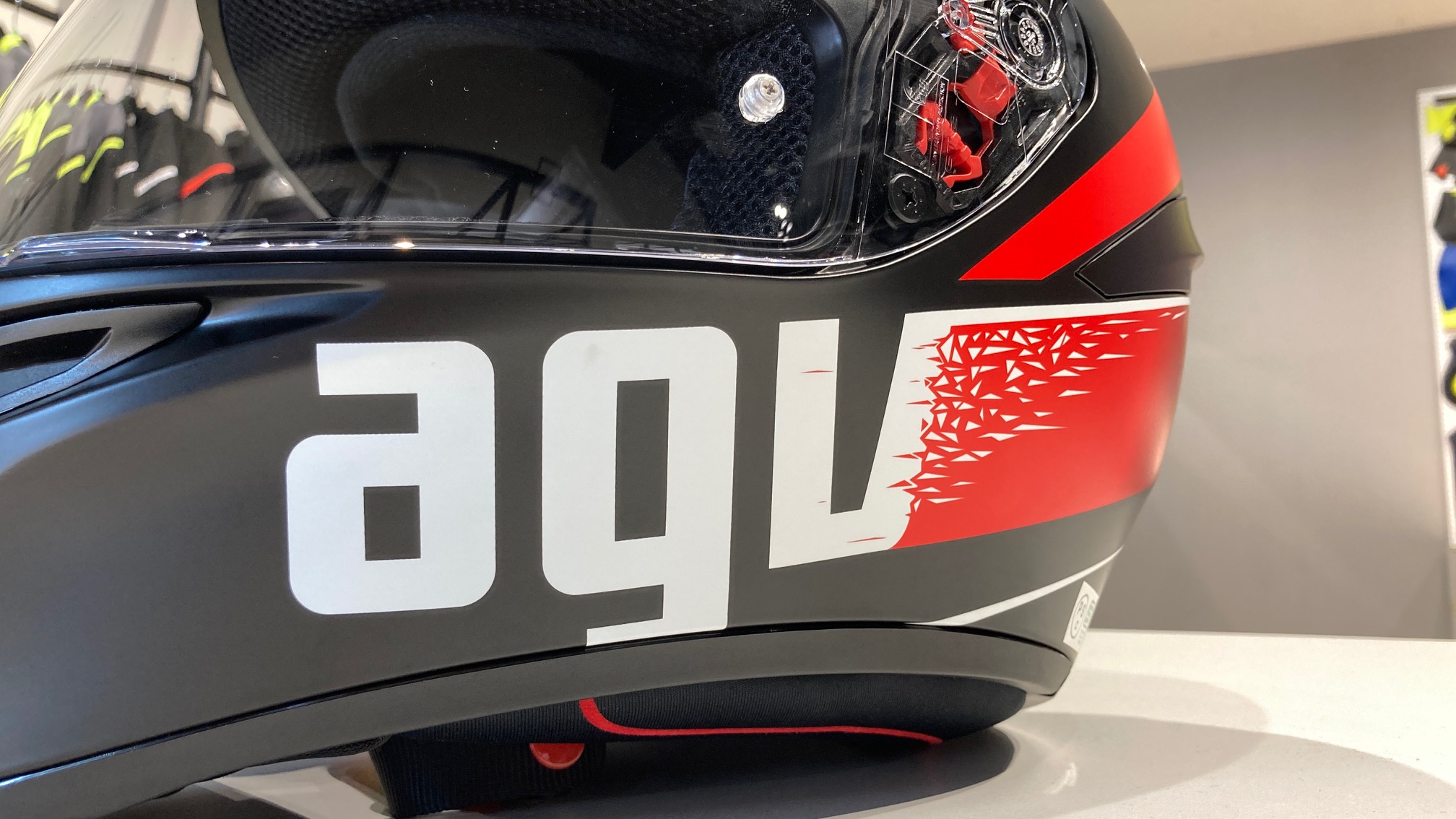 AGV K1】赤を貴重とした新しいカラーが3種類入荷しました