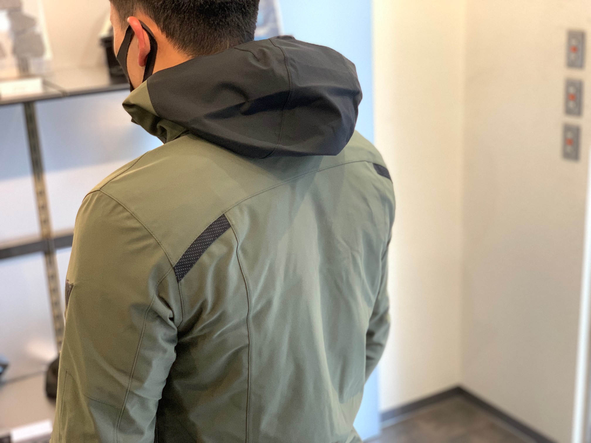カジュアルなスタイルに最高の利便性を備えたジャケット【MAYFAIR D-DRY®】