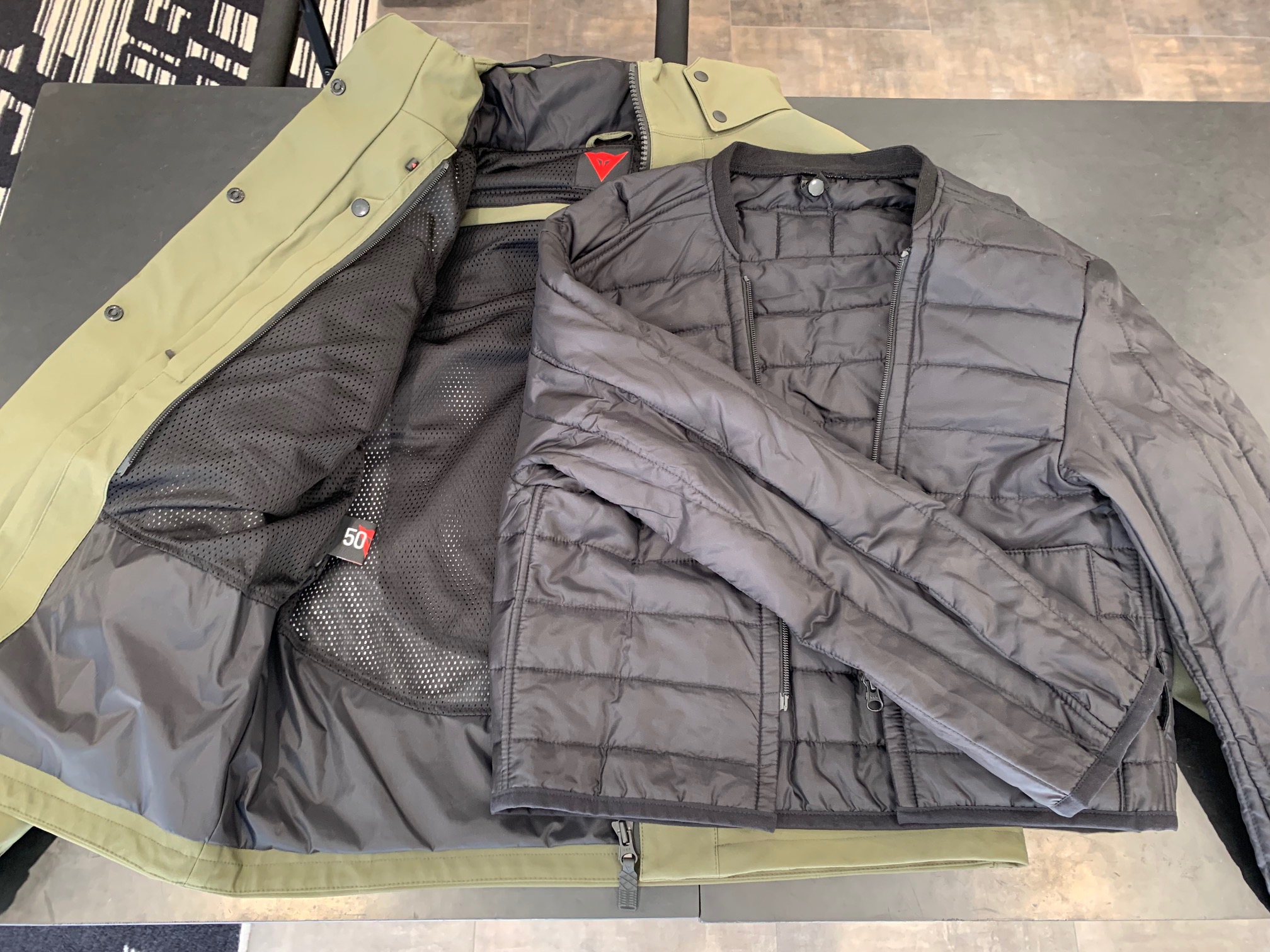 カジュアルなスタイルに最高の利便性を備えたジャケット【MAYFAIR D-DRY®】