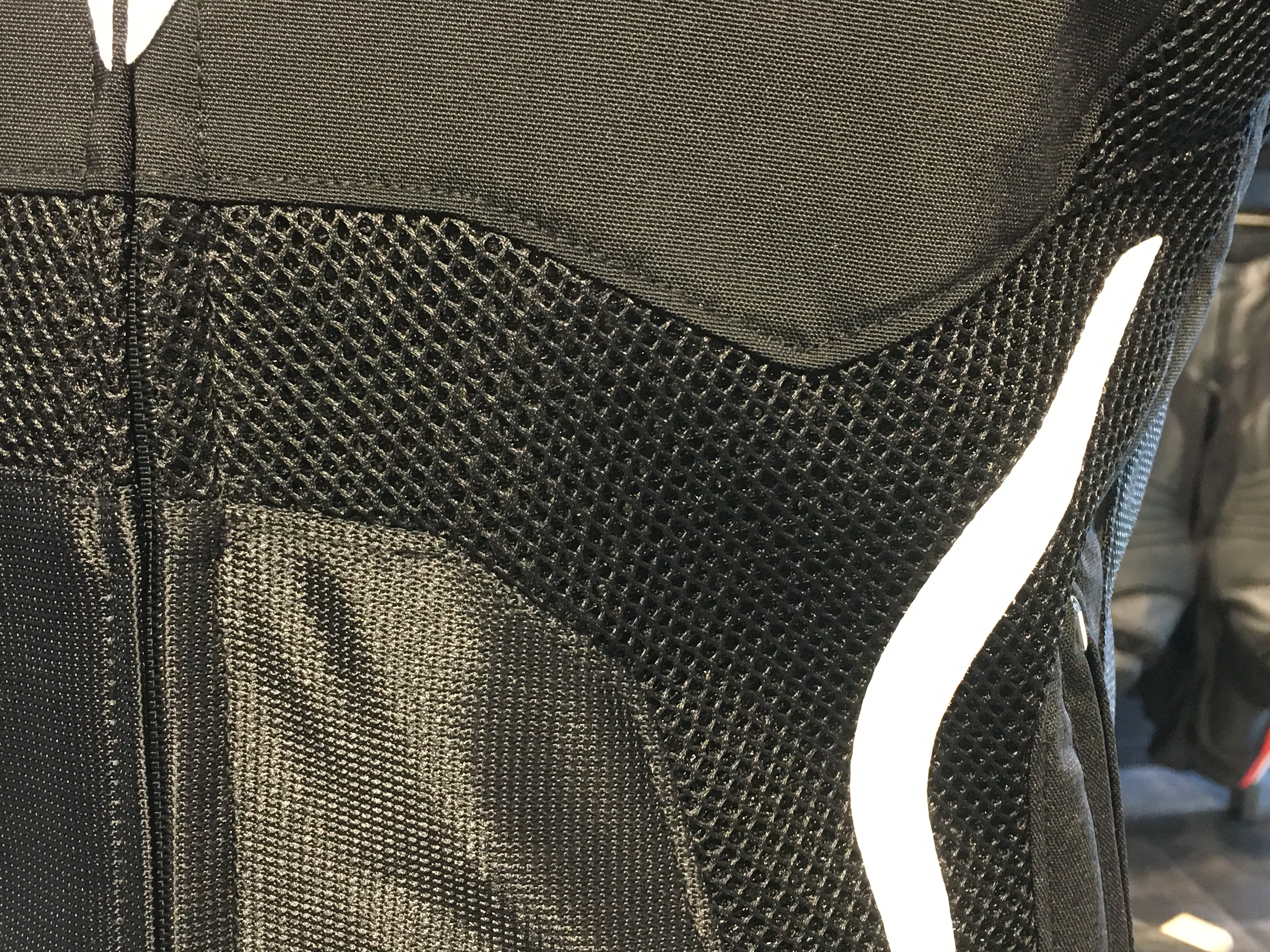 りう DAINESE ESTREMA AIR TEX メッシュジャケット 最高級レザージャケットからインスパイア！『ESTREMA AIR TEX』