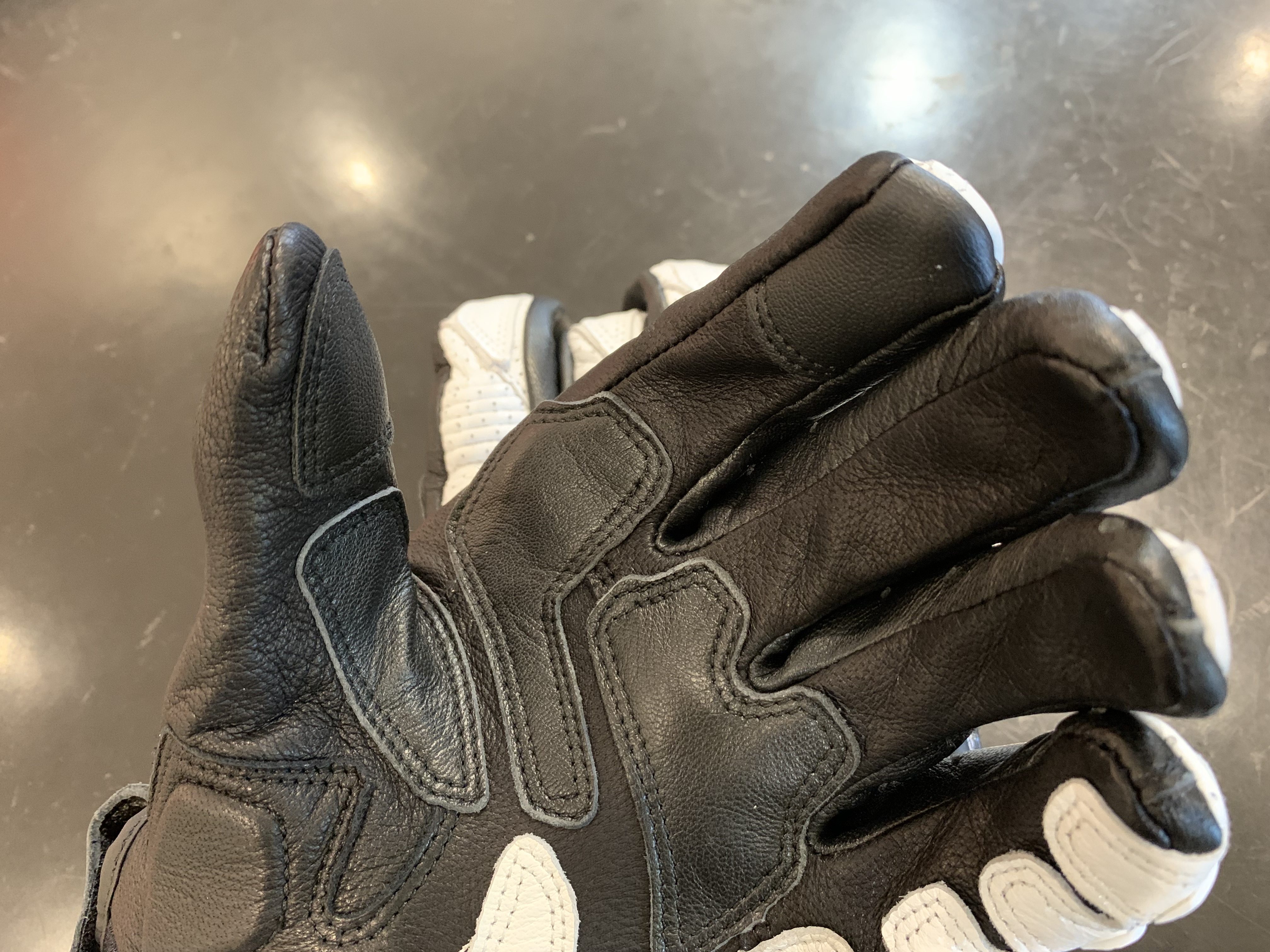 新作スポーツショートレザーグローブ”X-RIDE GLOVES”入荷しました！