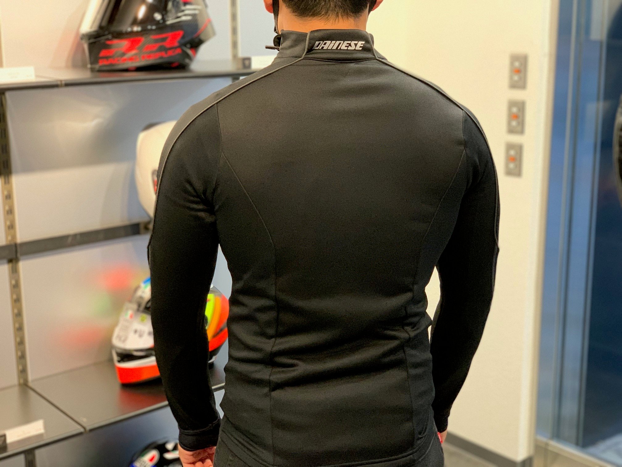 一着で断熱、防風性を備えた大人気のテクニカルインナー【D-MANTLE