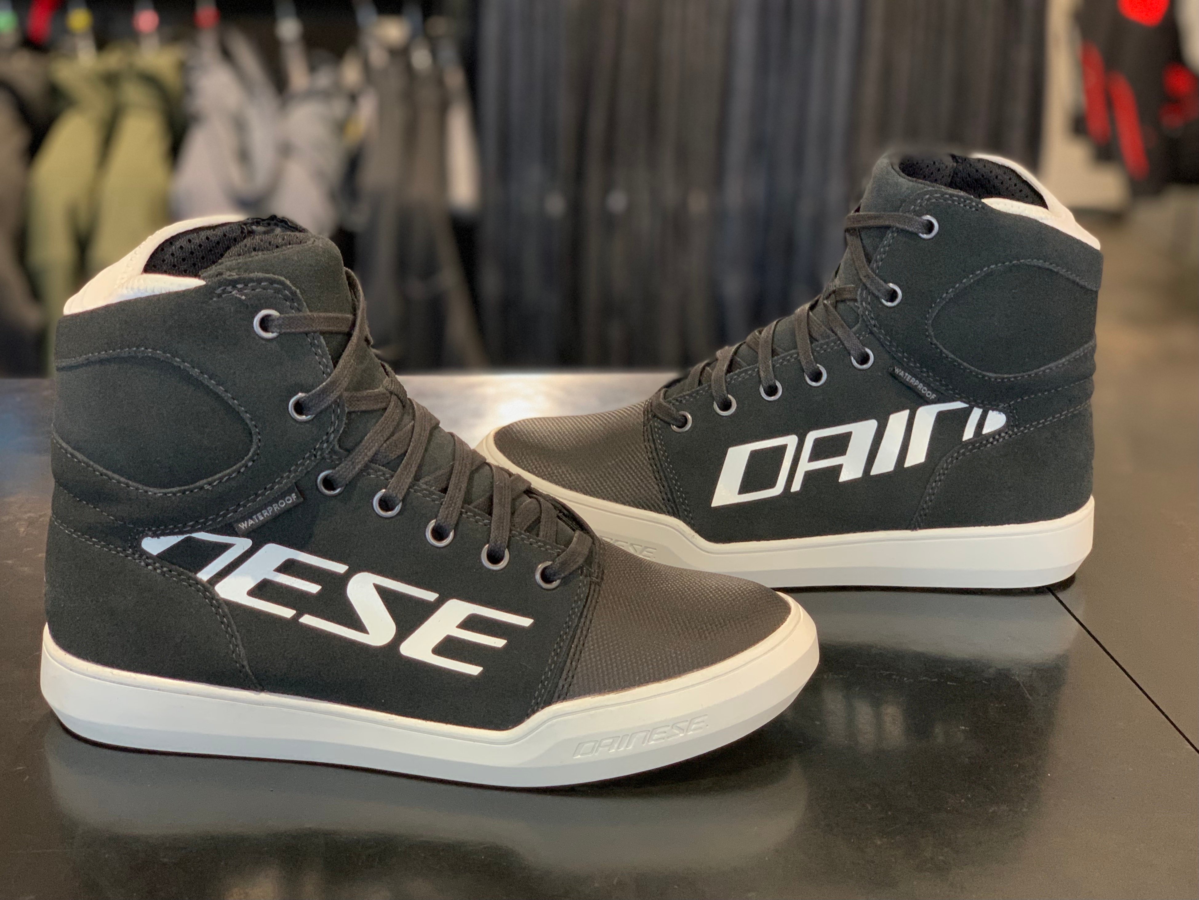 女性におすすめの寒さを感じさせない防風シューズのご紹介【レディース