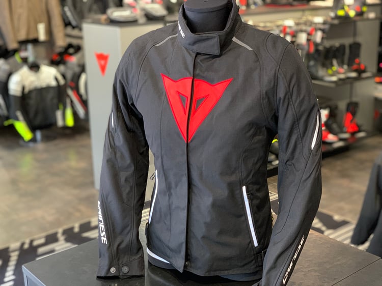 女性ライダーにおすすめの秋冬ジャケットのご紹介