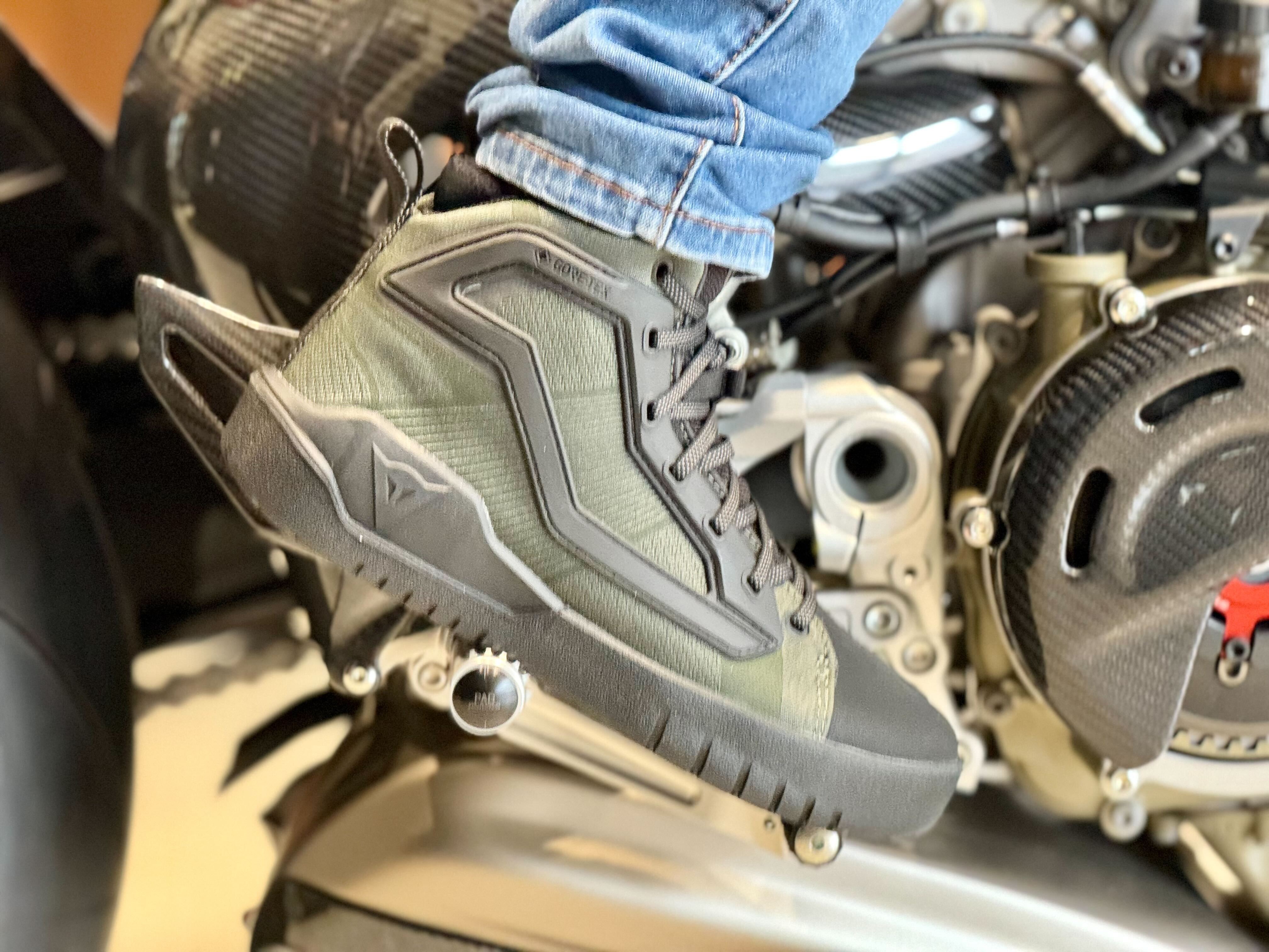 人気のGORE-TEXシューズご紹介｜URBACTIVE GORE-TEX® SHOES