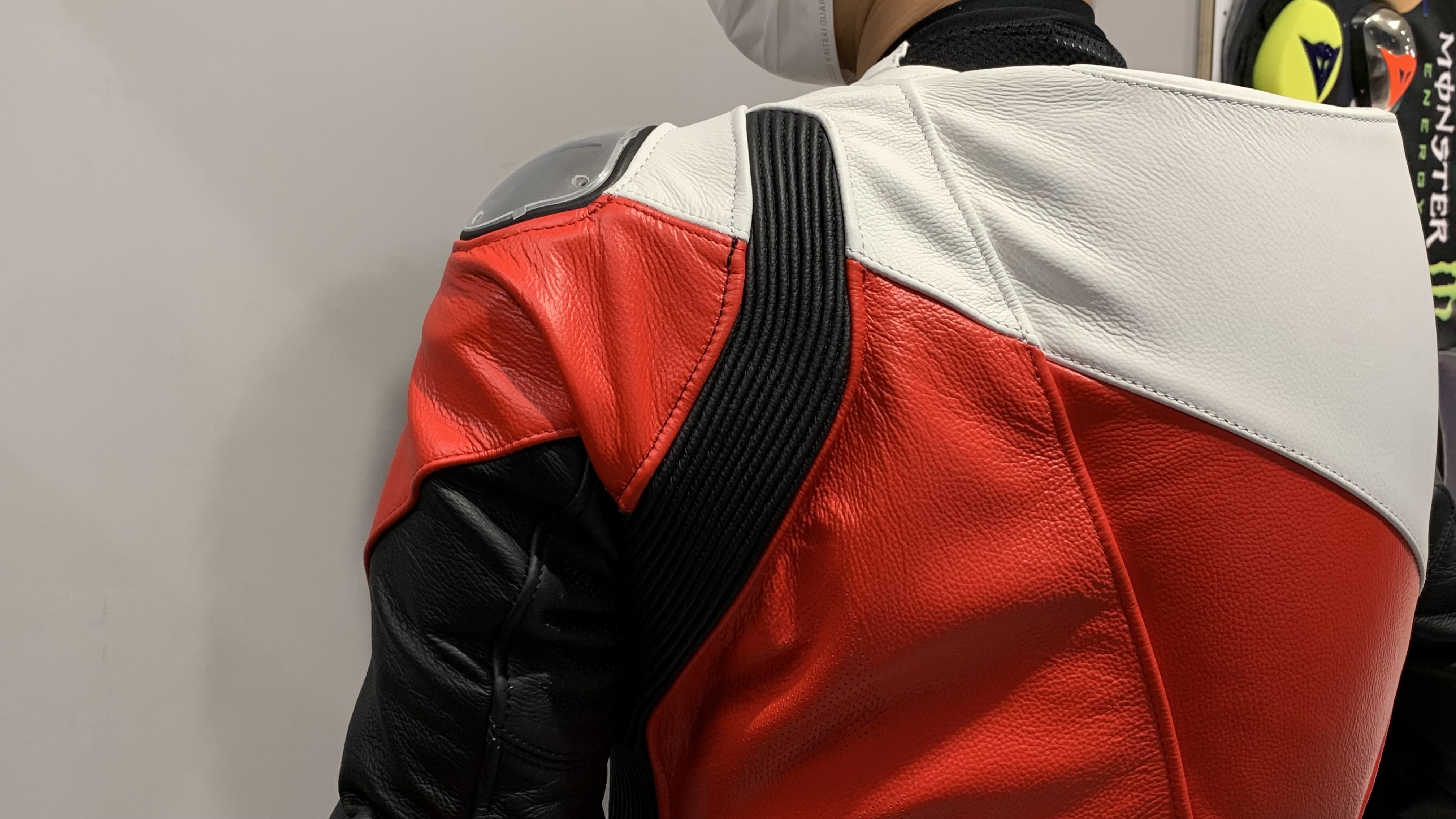 アシンメトリーデザインのレーシングスーツ【IMOLA 1PC】