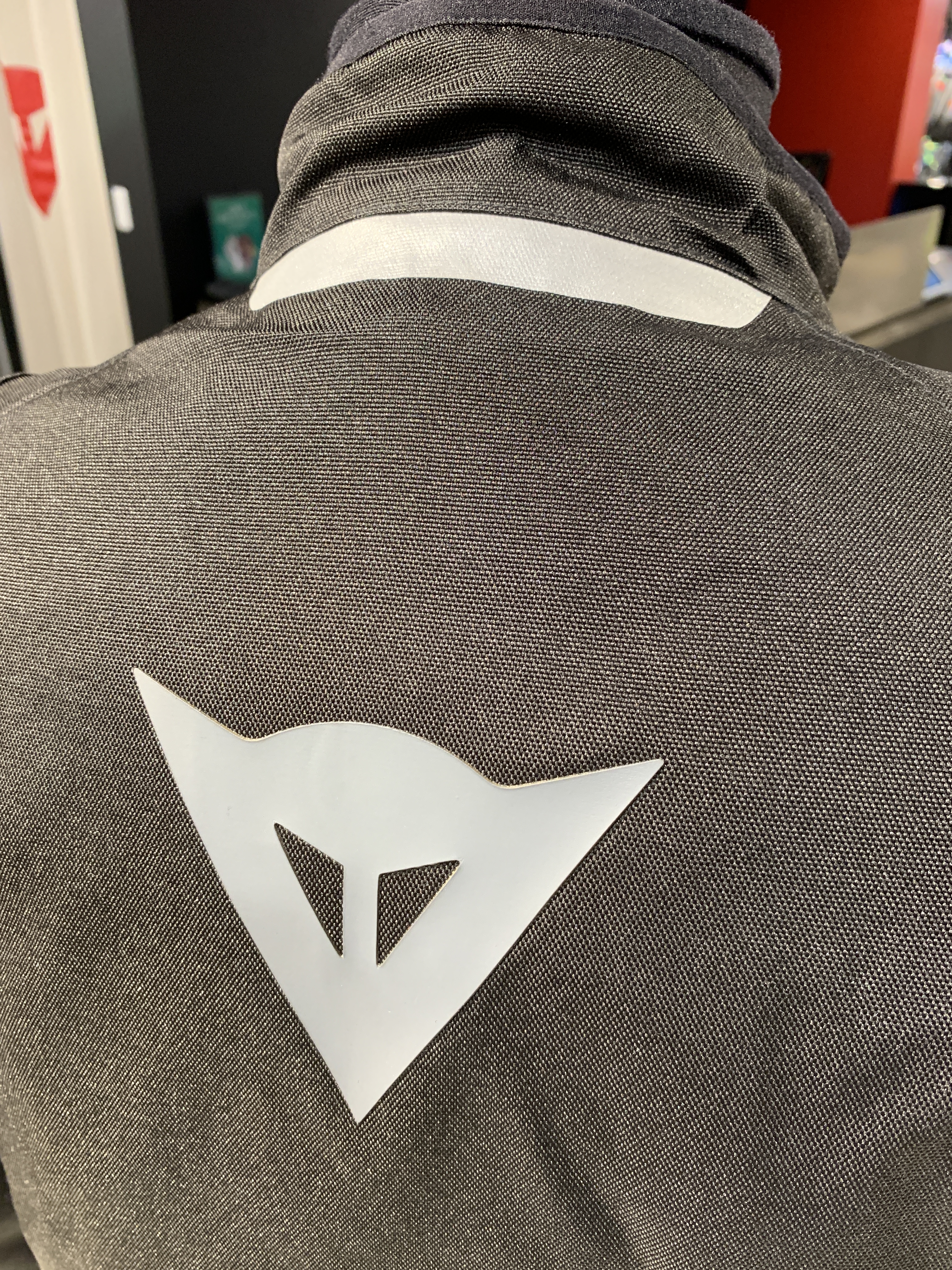 VELOCE D-DRY JACKET- 新作スポーツジャケットは気軽に使えるライト