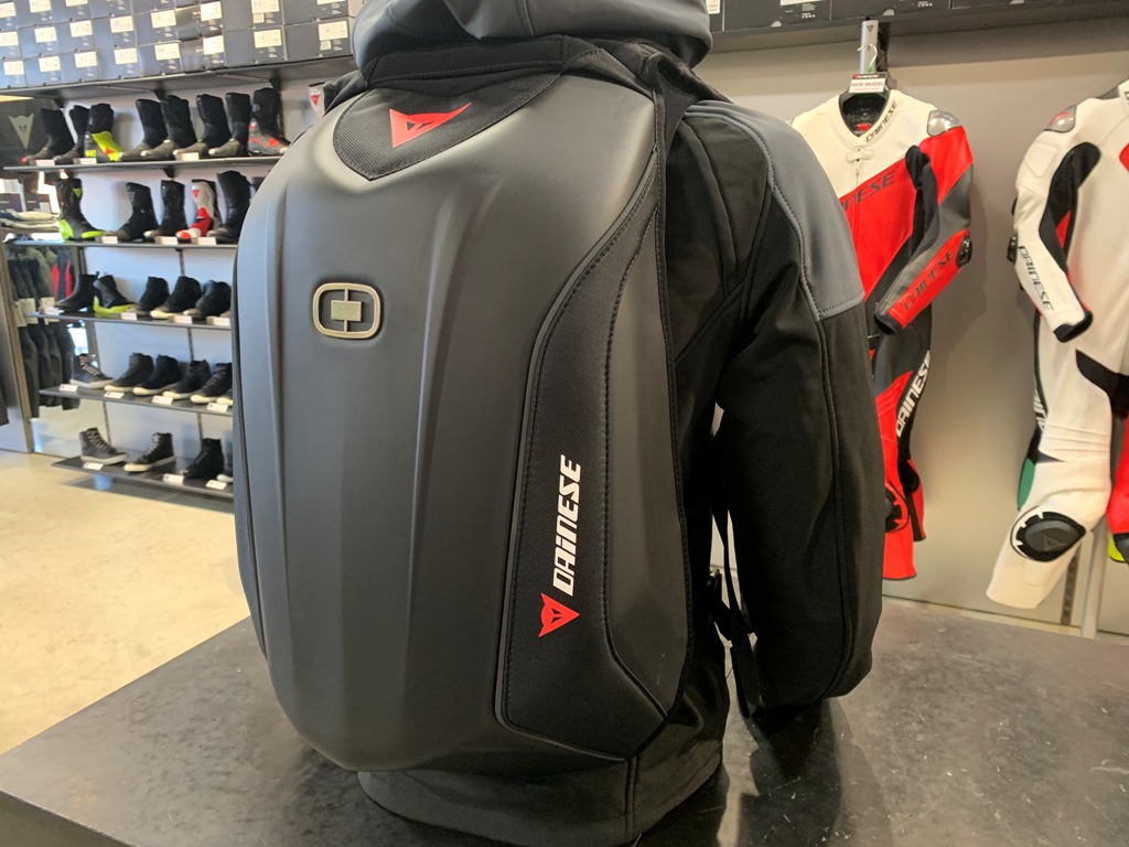 荷物の持ち運びに便利な『BACKPACK』