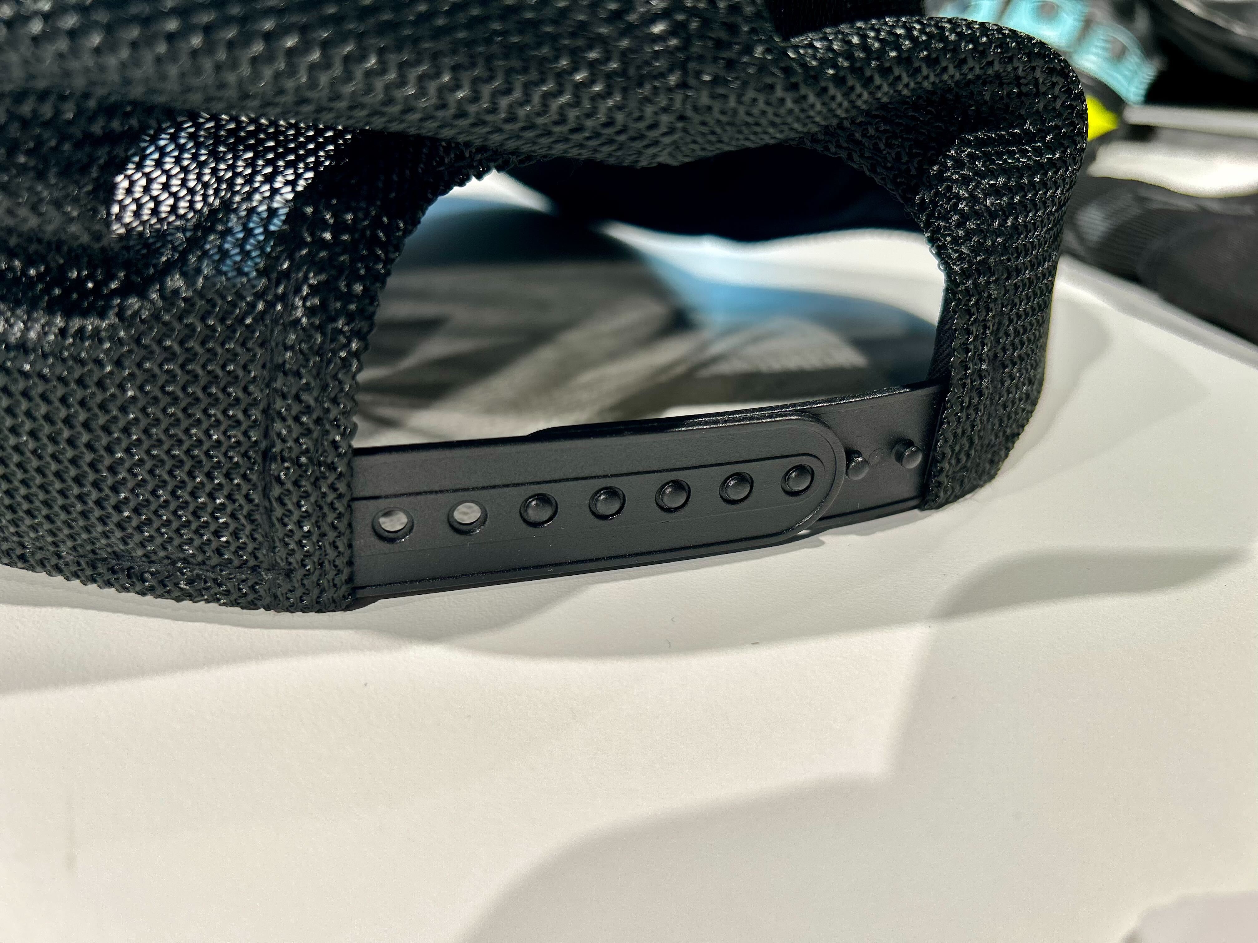 AGVの小物類を入荷しております。AGVキャップ・ヘルメットクロス
