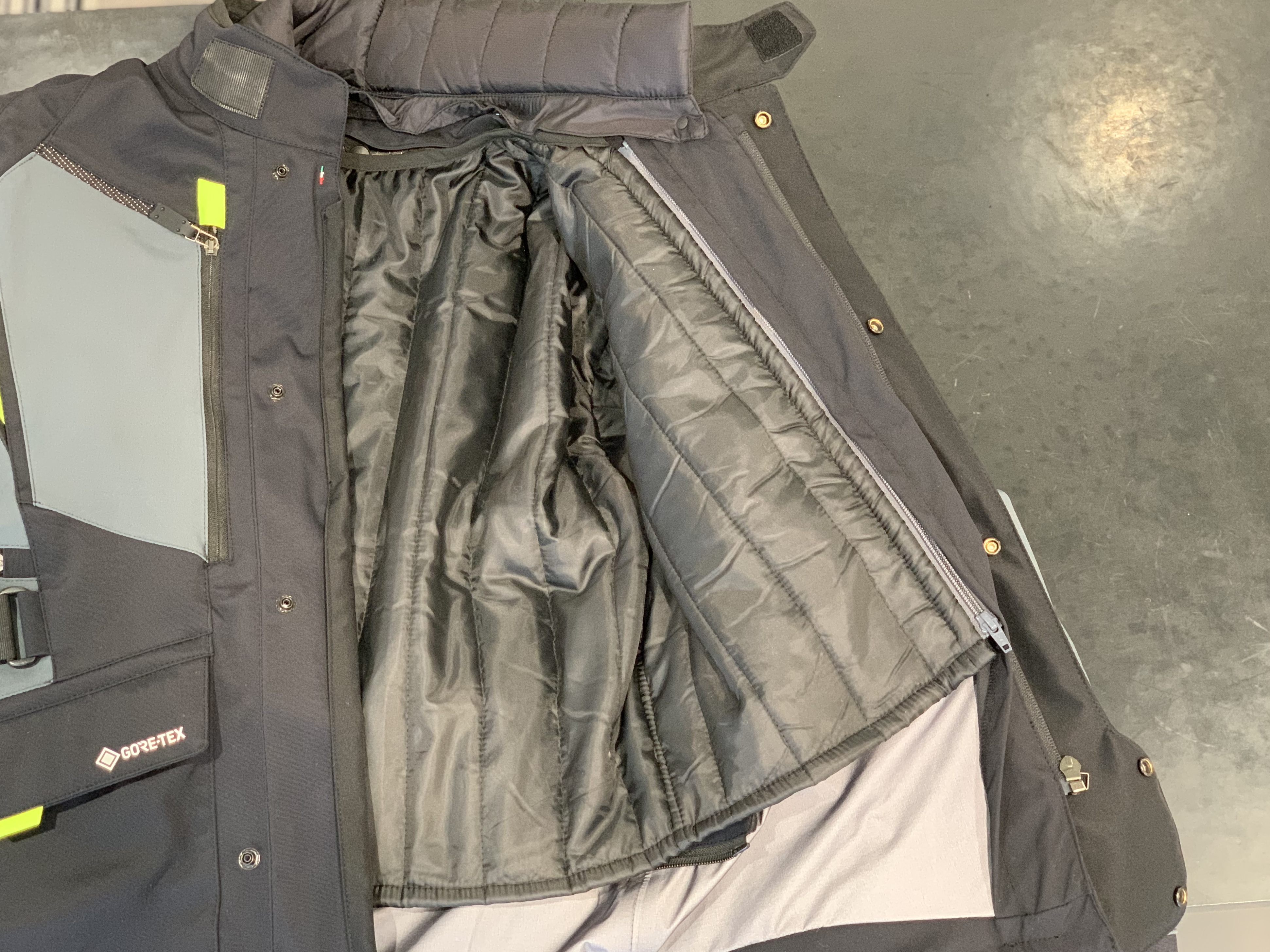 あらゆる環境でも快適なライディングを与える新作GORE-TEXジャケット