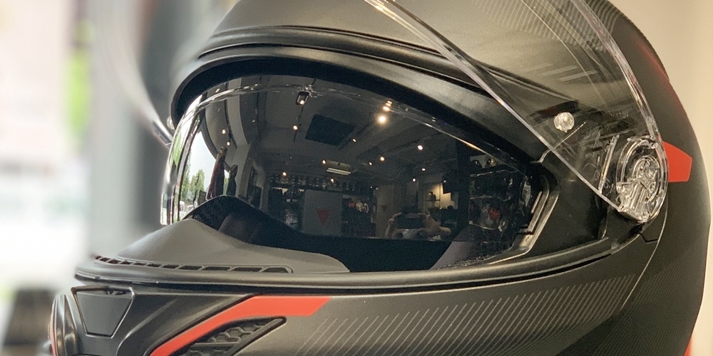 新作ツーリング用ヘルメットのご紹介